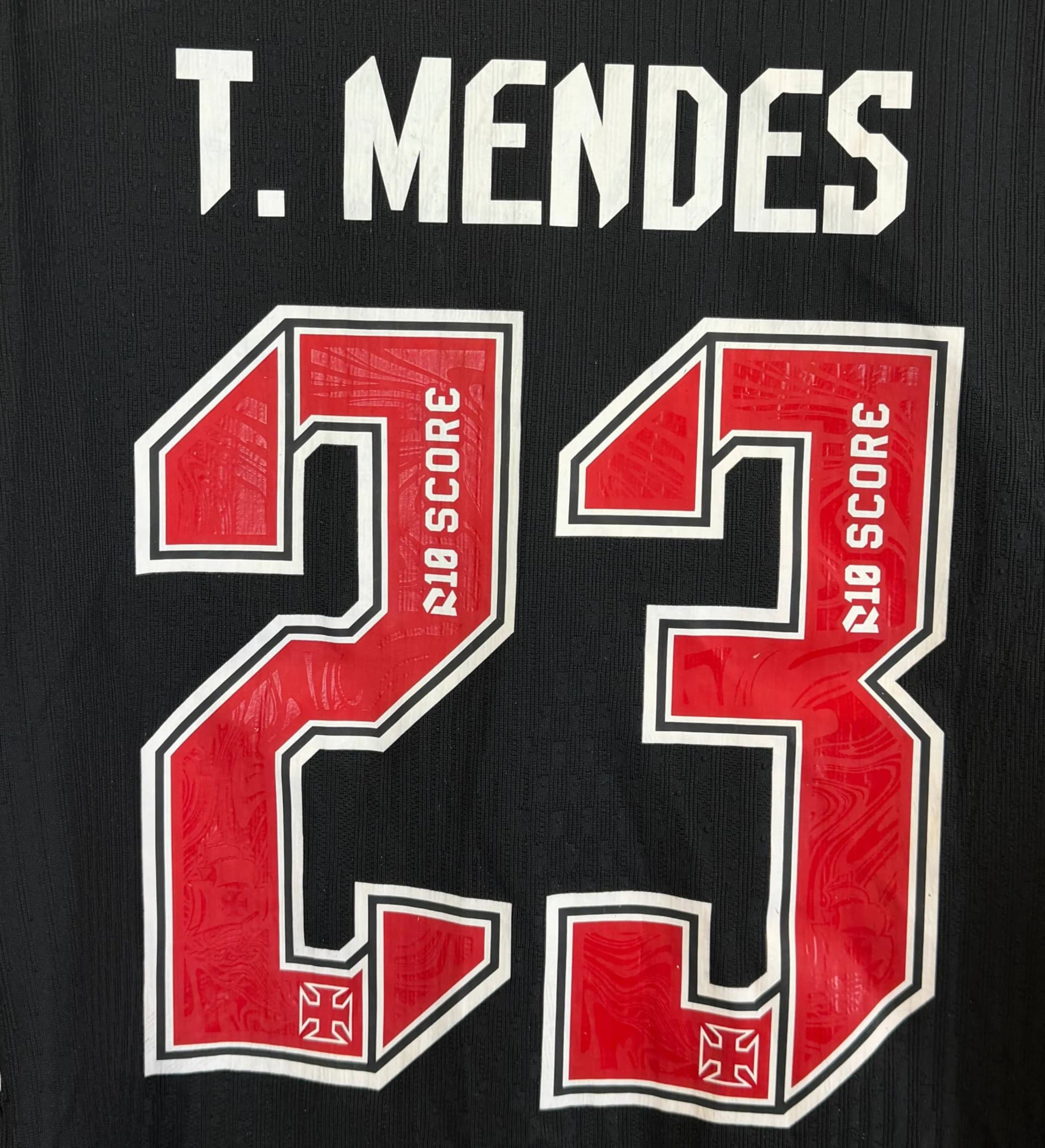 announcements/06e1202e-8682-4c31-9c7a-6860105e13eb/1786393618425-camisa-vasco-thiago-mendes-23-usada-3.webp