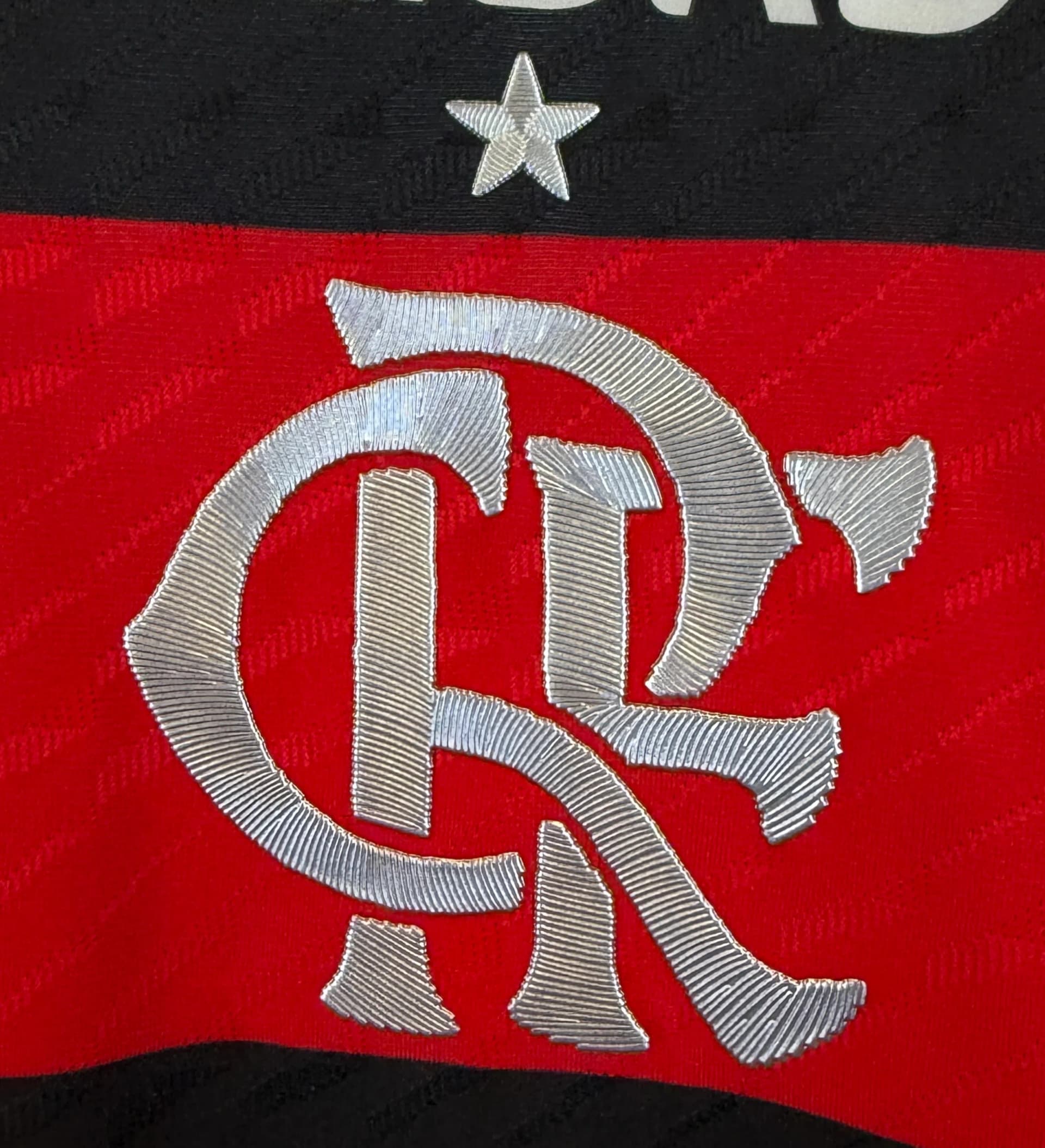 announcements/125c36cc-1b8e-446e-9389-3aaffea2e341/1786451282317-camisa-flamengo-leo-ortiz-preparada-vasco-x-flamengo-3-1.webp