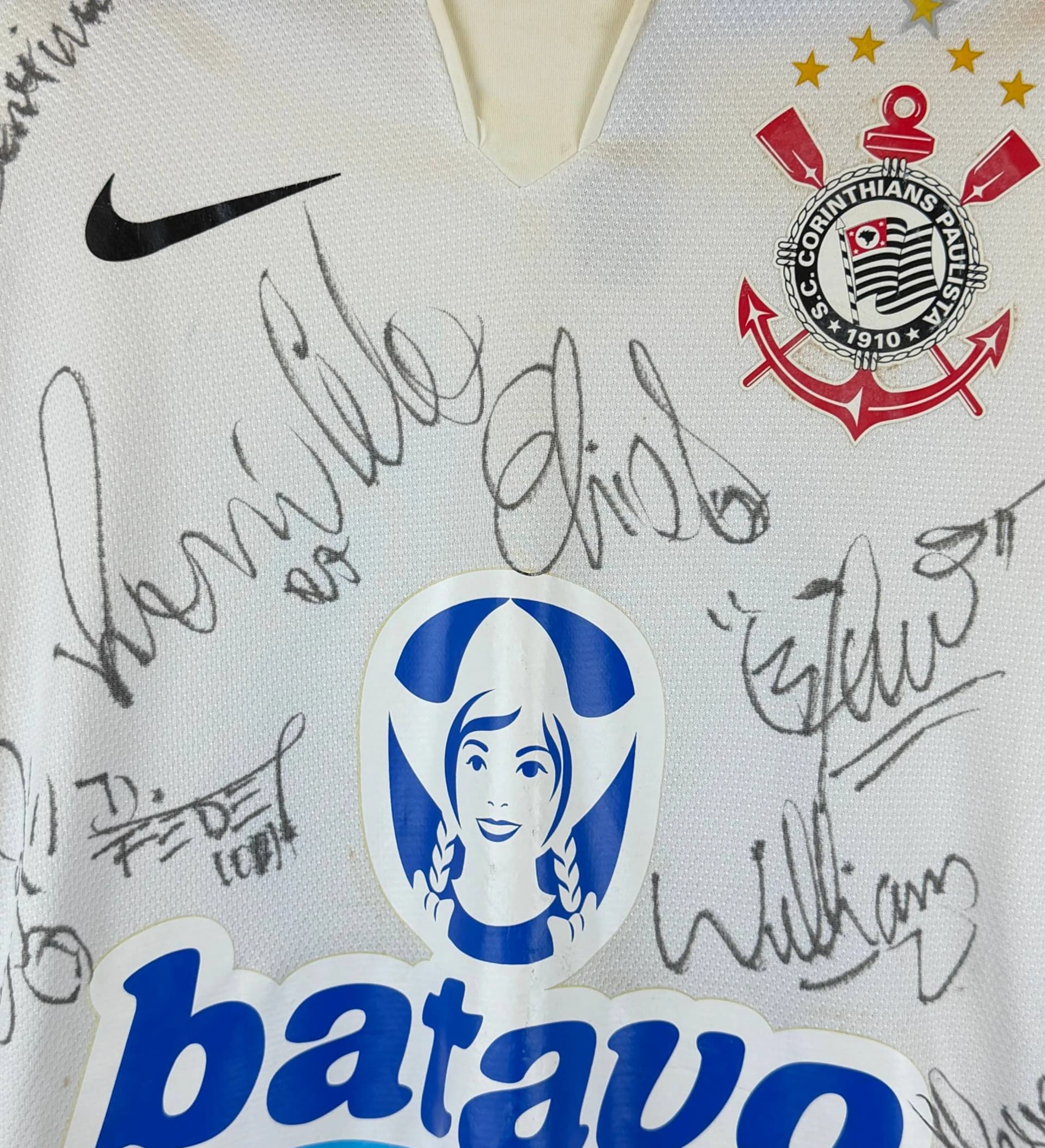 announcements/144f5d52-fdf6-4bb0-b3a6-7ae1f8775781/1786475402833-camisa-corinthians-defederico-2019-autografada-elenco-3.webp
