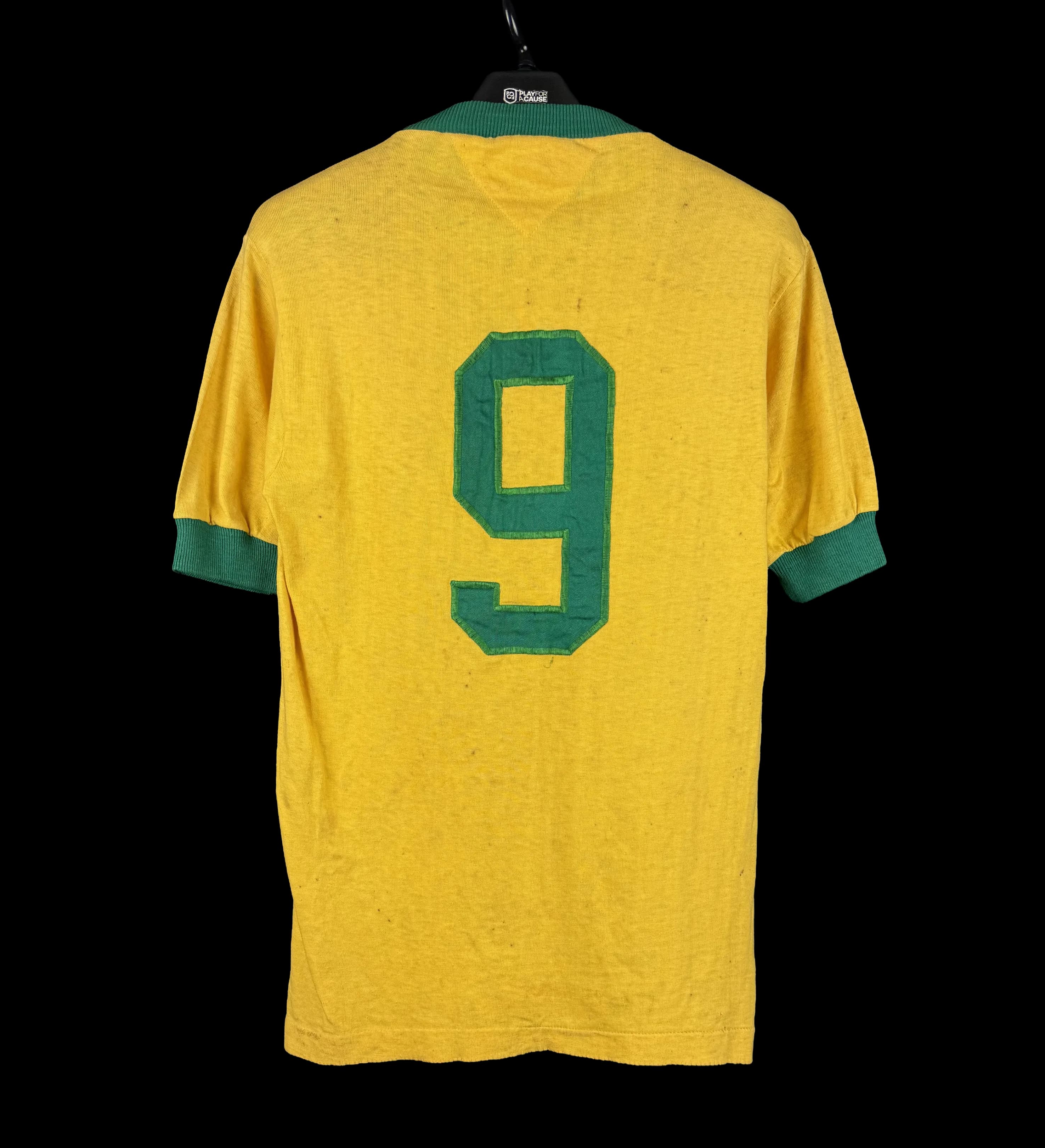 announcements/172eaf34-5ed9-4205-898f-e9c586b15874/1785335910246-camisa-brasil-tostão-modelo-athleta-costas.webp