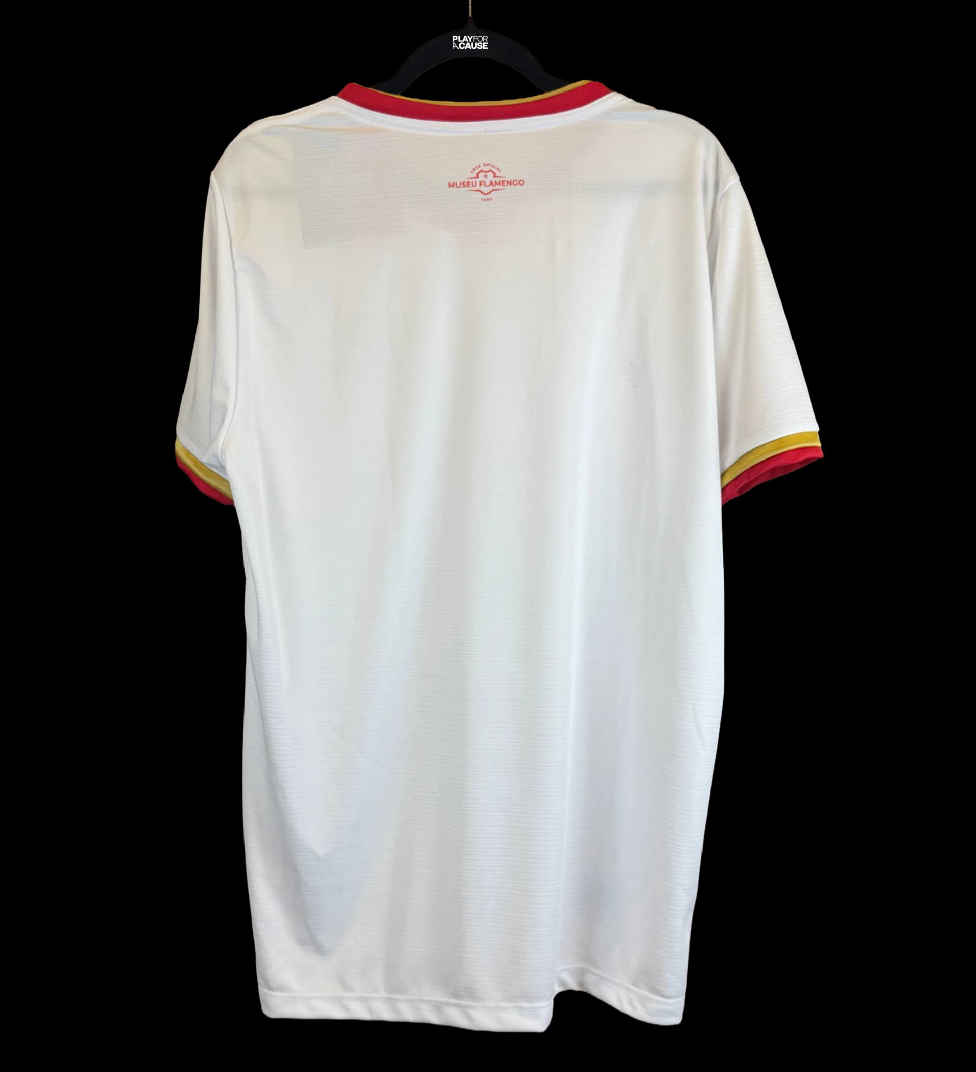 announcements/20f67aaf-684a-4cff-87ed-8e502c7290c3/1786464374141-camisa-flamengo-colecionavel-edicao-especial-1981-autografada-leandro-e-nunes-2.webp