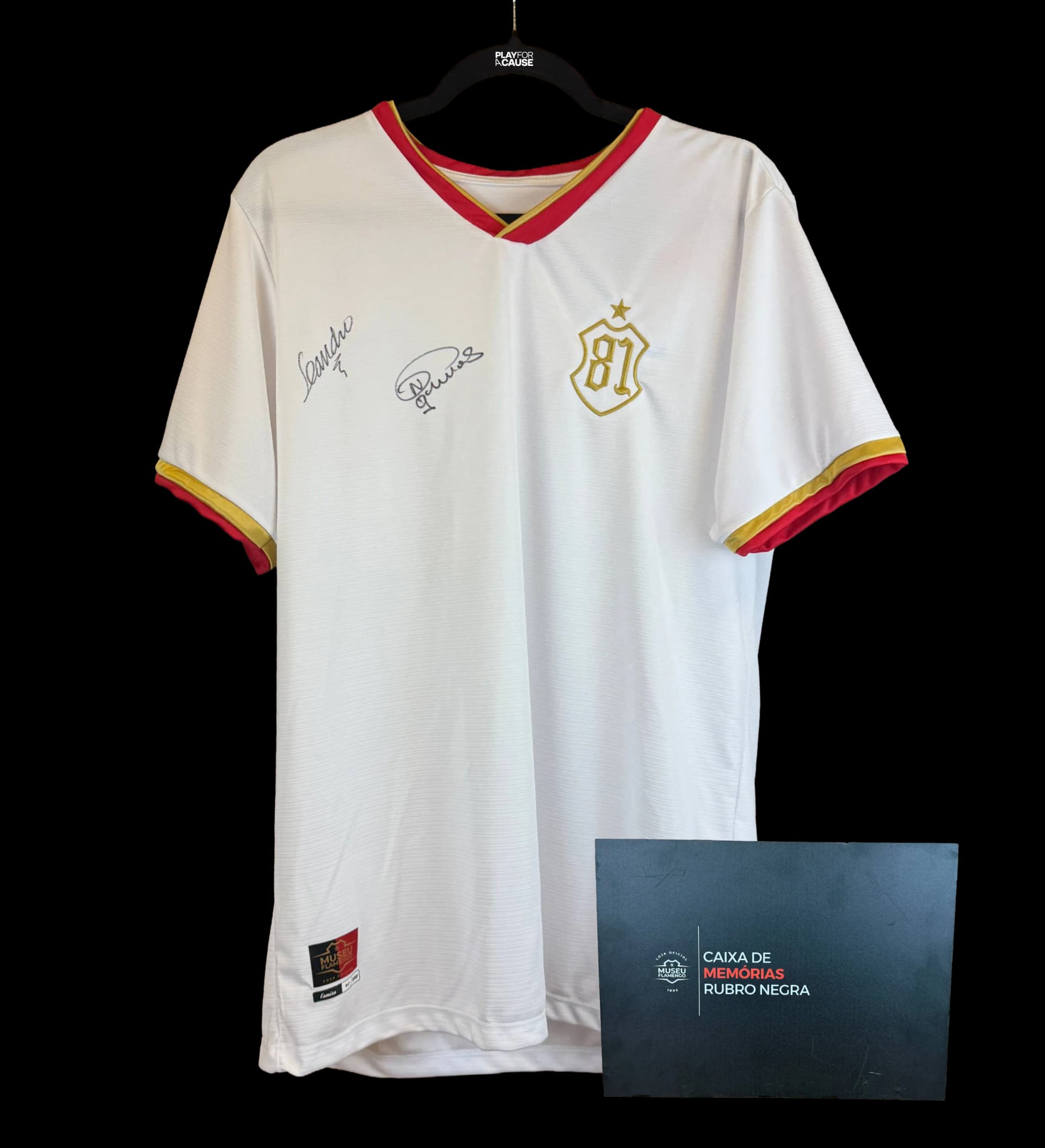 announcements/20f67aaf-684a-4cff-87ed-8e502c7290c3/1786464374591-camisa-flamengo-colecionavel-edicao-especial-1981-autografada-leandro-e-nunes-1.webp