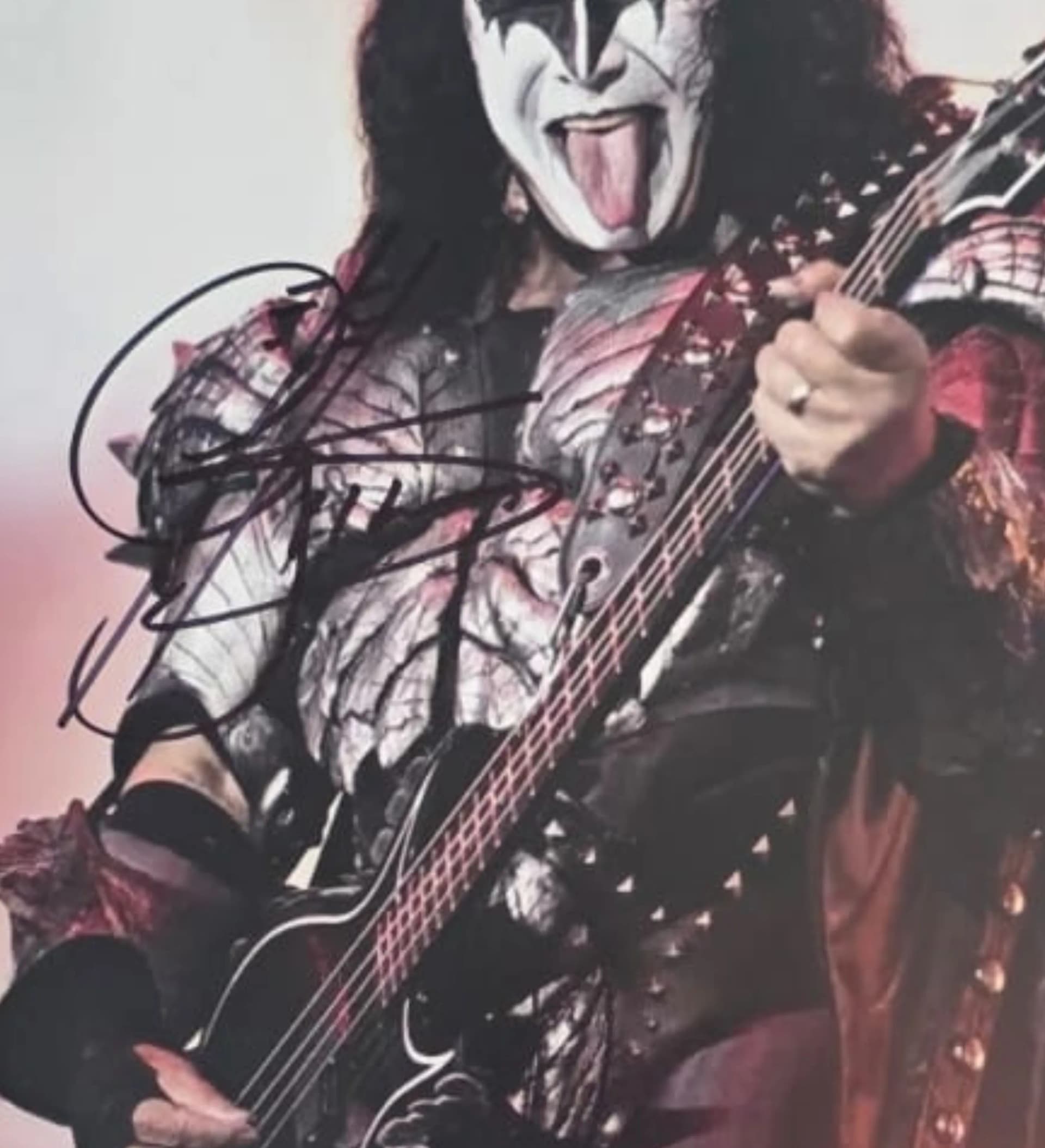 announcements/301d8986-b8d2-42ae-9773-27a8da02b8ca/1786562847526-quadro-emoldurado-kiss-autografado-3.webp