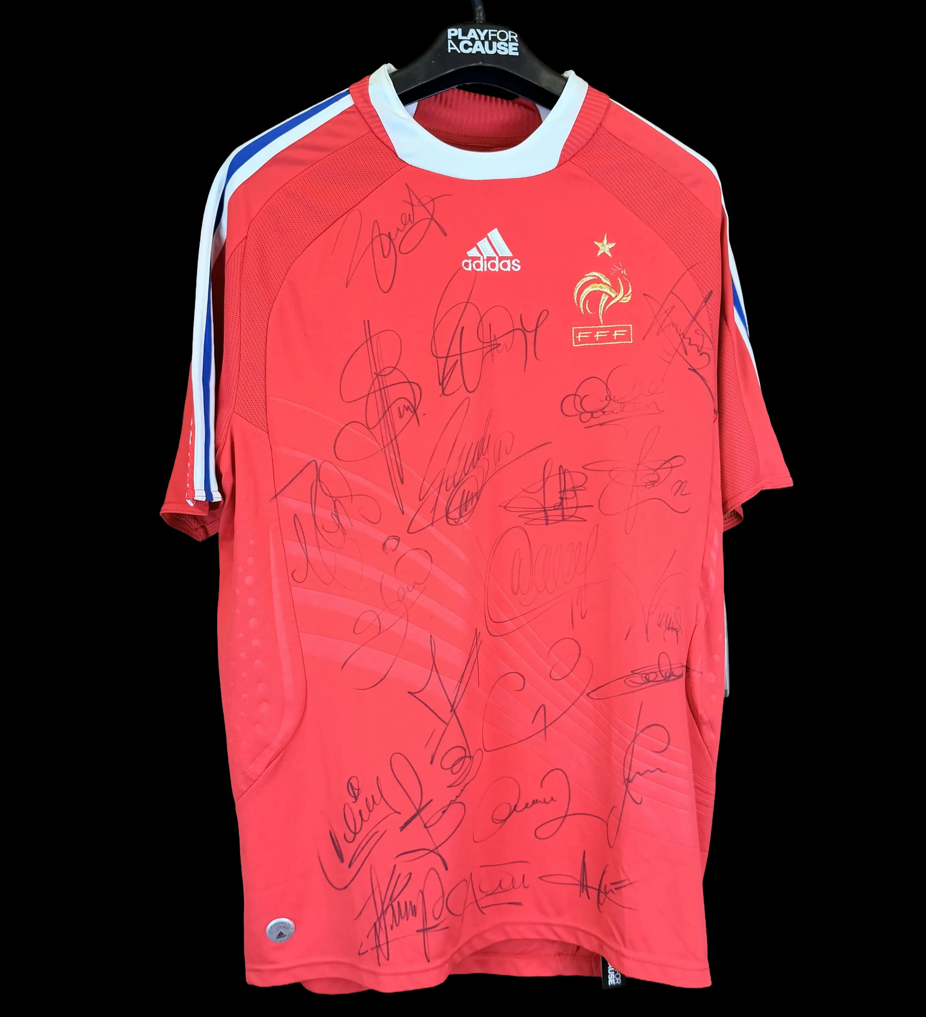 announcements/37b55bf4-75ed-4372-9704-dbe12ba25477/1785343155792-Camisa-Franca-Modelo-Torcedor-2008-Autografada-Thierry-Henry-Frente.webp