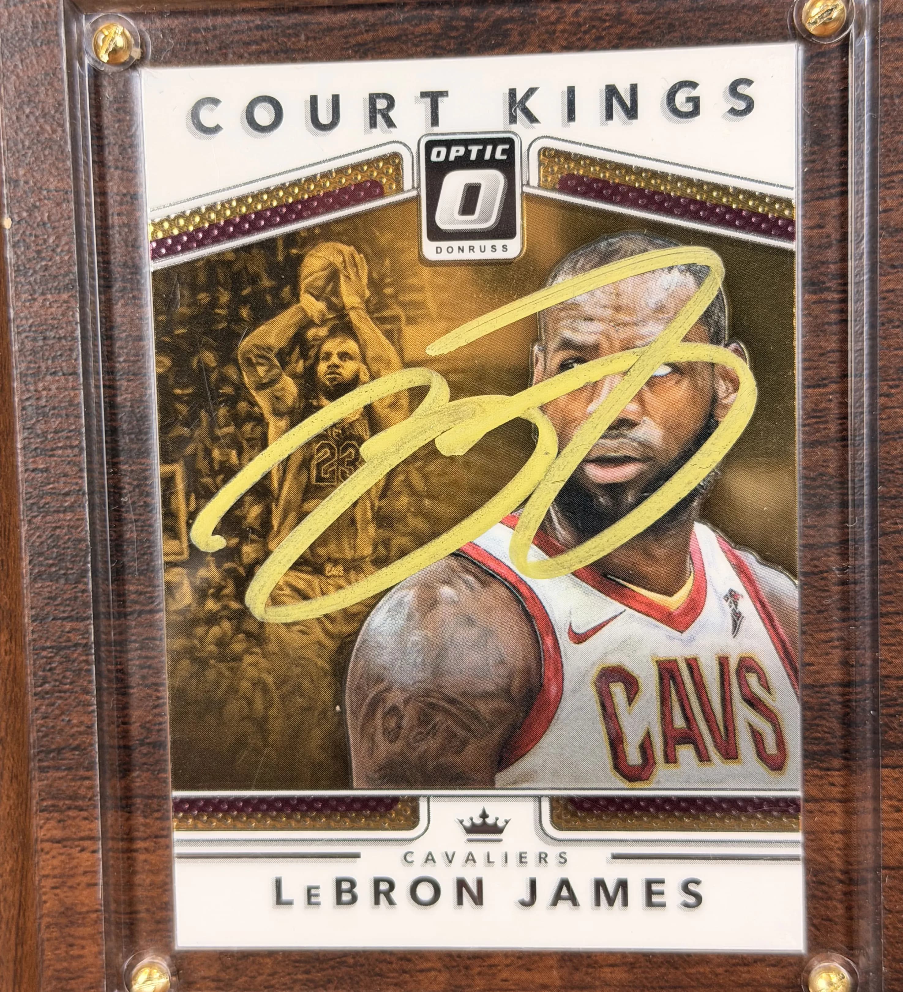 announcements/488a6755-5a52-4e95-91e2-43a23a5485fe/1785427576194-quadro-20x15-card-5-card-52-lebron-james-2018-autografado-3.webp