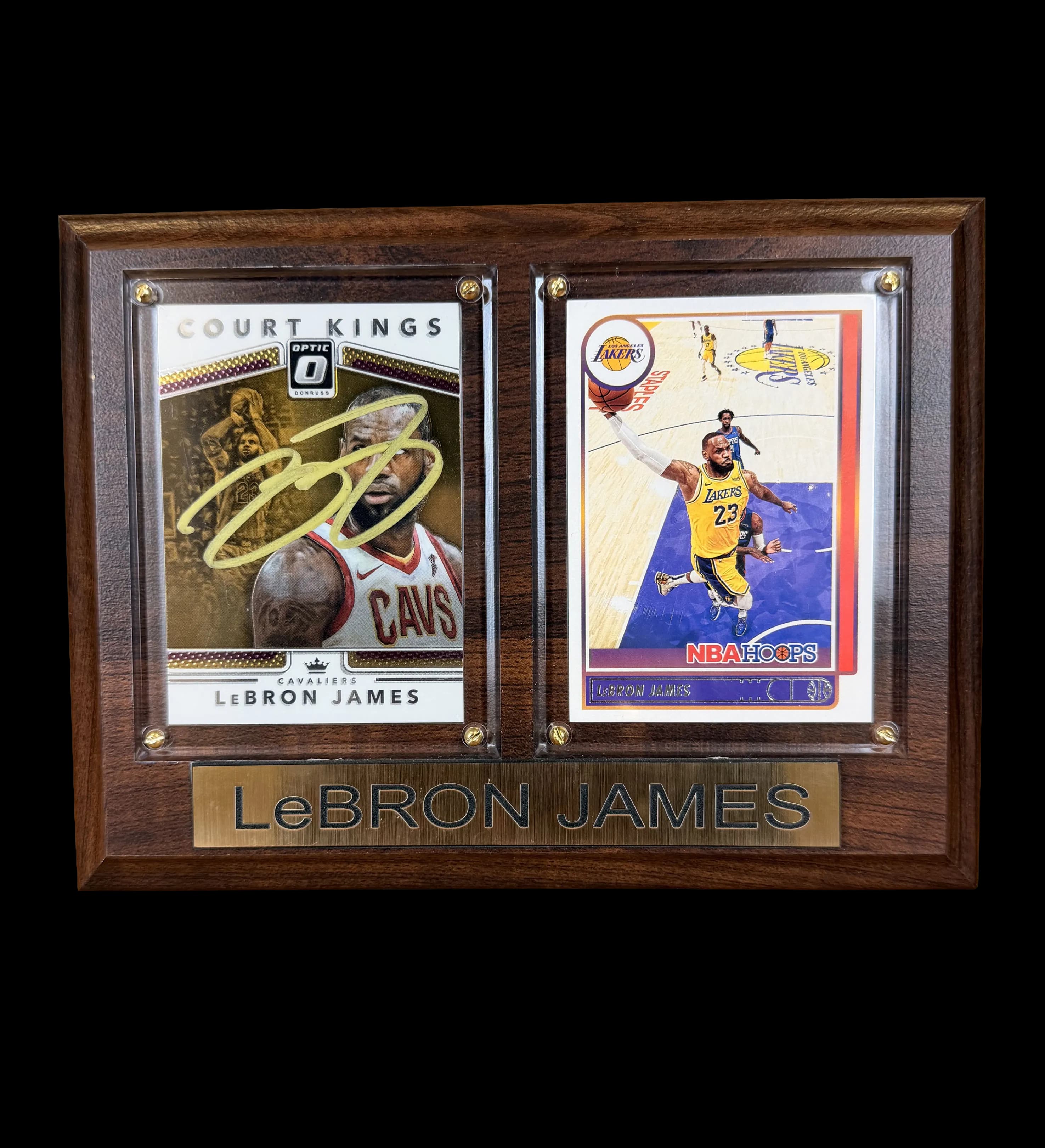announcements/488a6755-5a52-4e95-91e2-43a23a5485fe/1785427576770-quadro-20x15-card-5-card-52-lebron-james-2018-autografado-1.webp