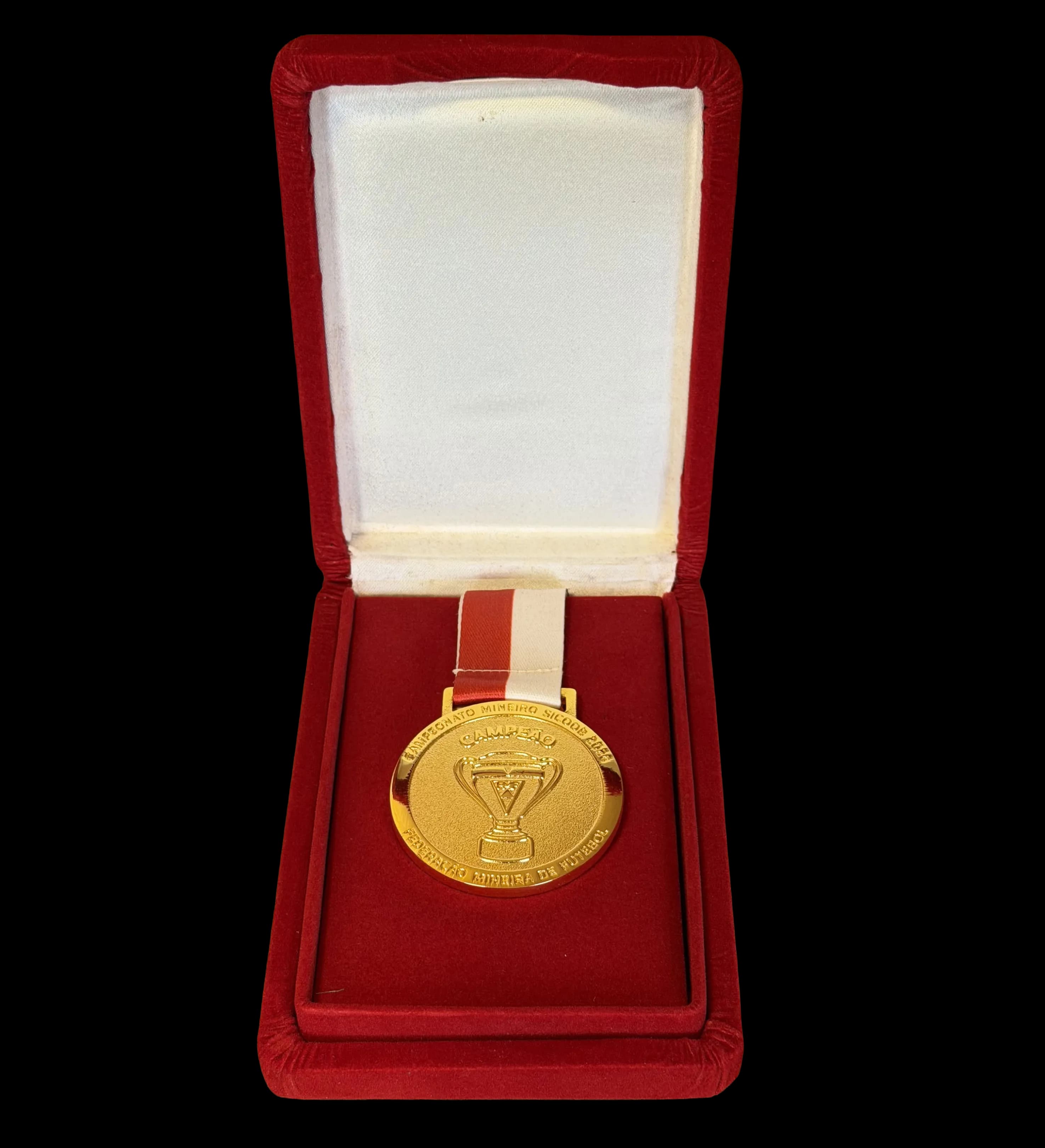 announcements/60523e27-1aa3-45bc-9f5b-a7893f63c1c3/1785189123628-medalha-de-campeao-mineiro-2026-1.webp