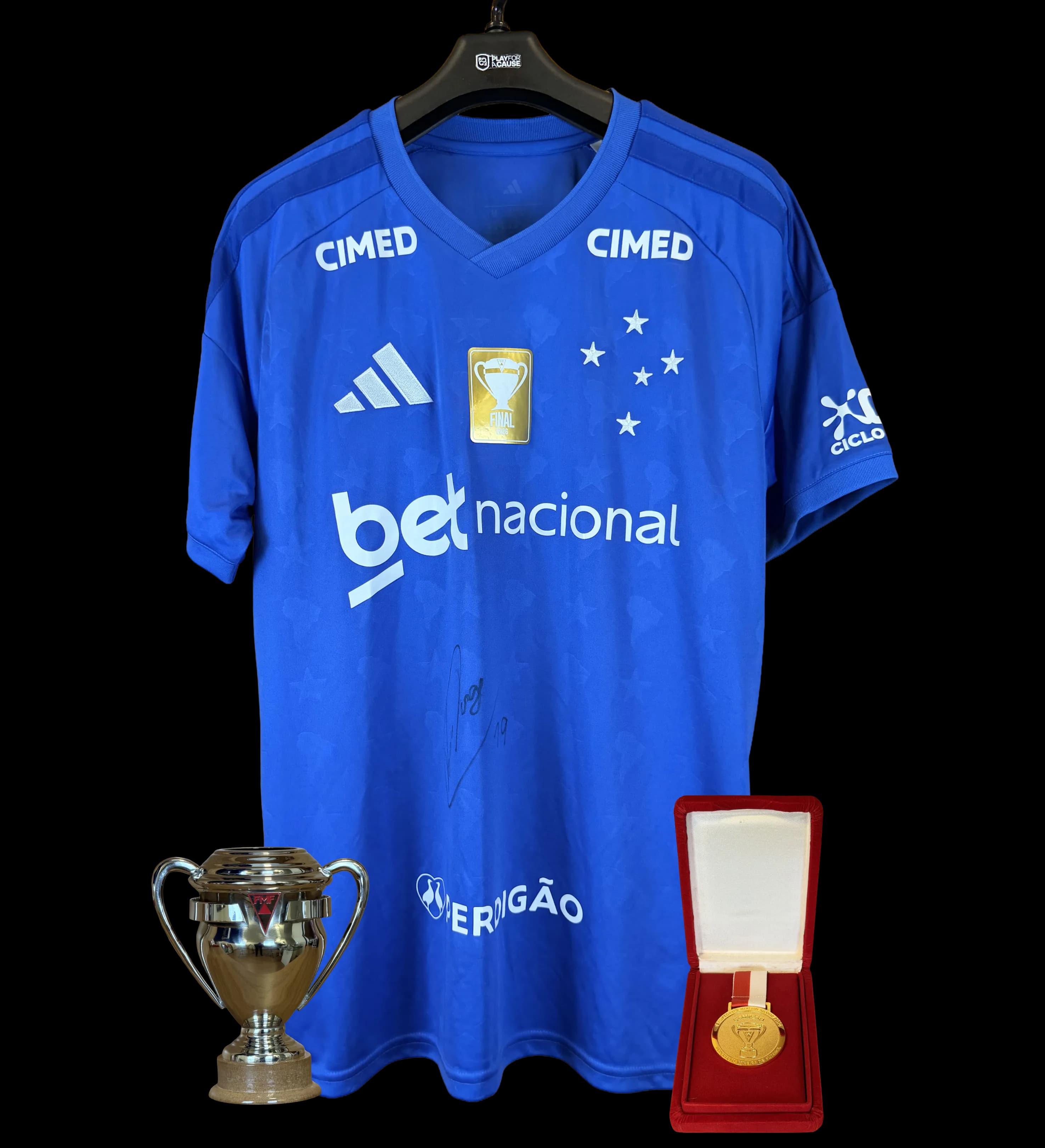 announcements/60523e27-1aa3-45bc-9f5b-a7893f63c1c3/1785189123745-kit-camisa-de-jogo-kaio-jorge-patch-final-mineiro-2026-autografada-1.webp