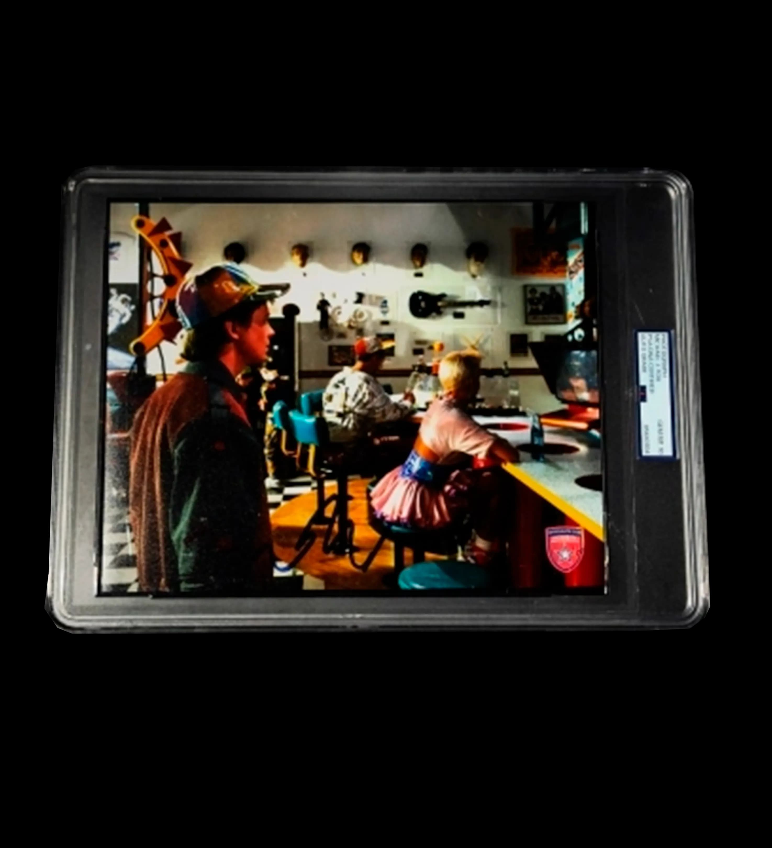 announcements/6cac0bb6-f3ef-4ba6-ba29-af056185f5b8/1785201719048-michael-j-fox-autografo-fotografia-back-to-the-future-psadna-auto-3.webp