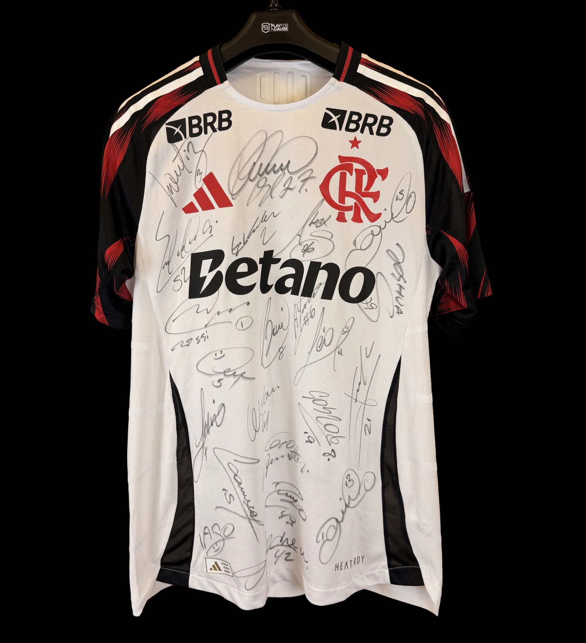 announcements/6fc86a27-06c0-455b-974b-76d30f258bb2/1786541330204-camisa-pedro-2025-autografada-elenco-1.webp