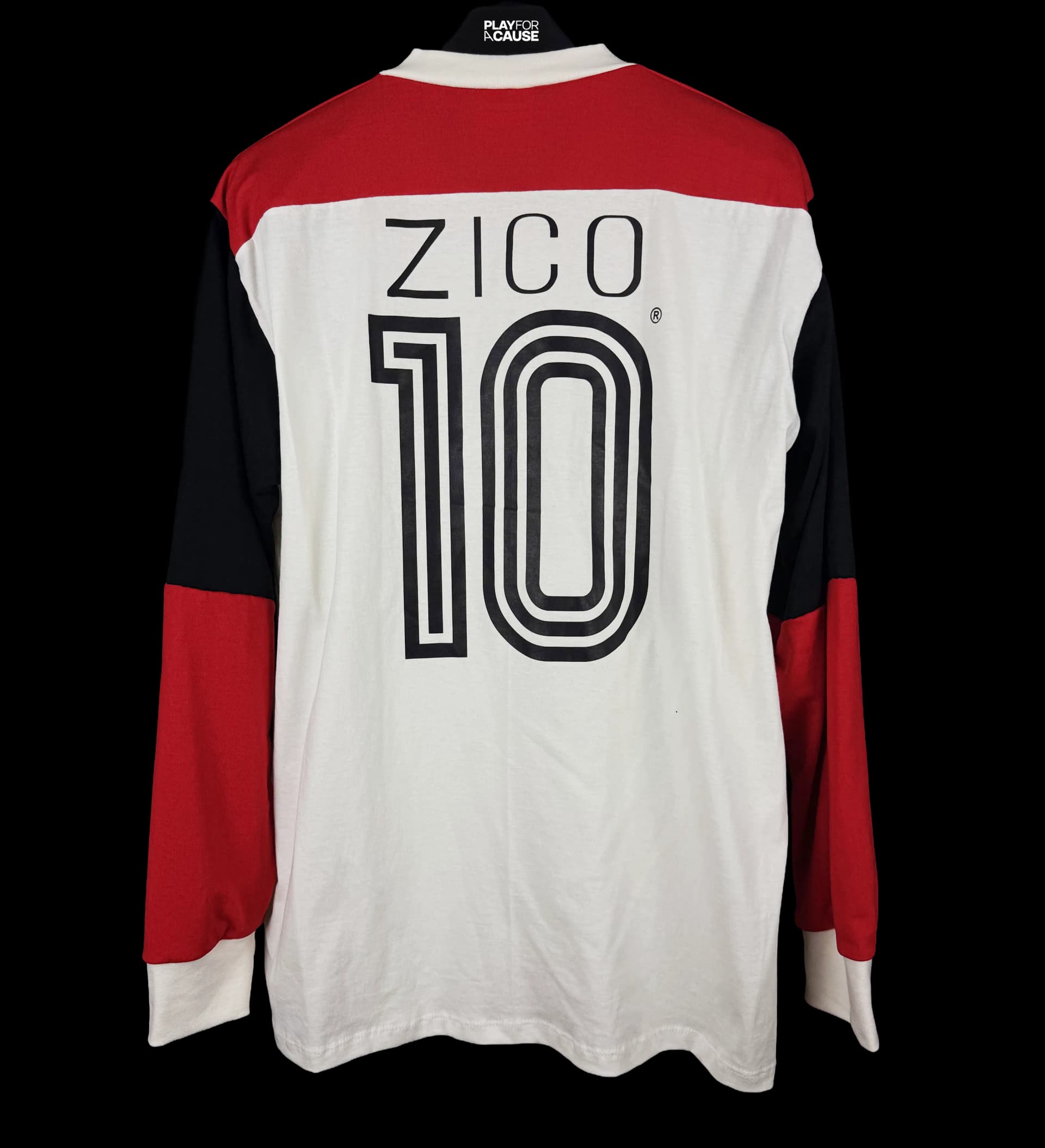 announcements/777dc559-2fdf-4aab-9a6b-7c30e1ec89bc/1786465180515-camisa-flamengo-manga-longa-autografada-zico-1981-2.webp