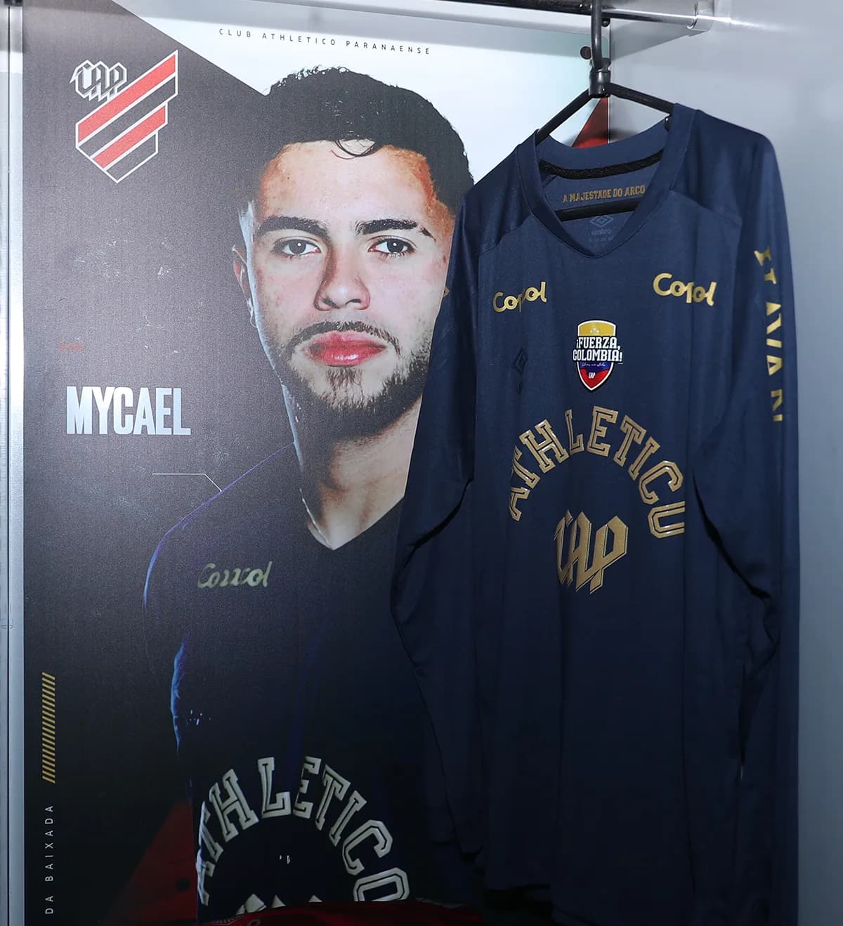 Camisa Athletico PR Mycael Patch Fuerza Colômbia CAP x RBB Preparada e Autografada pelo Jogador — imagem 1 de 3