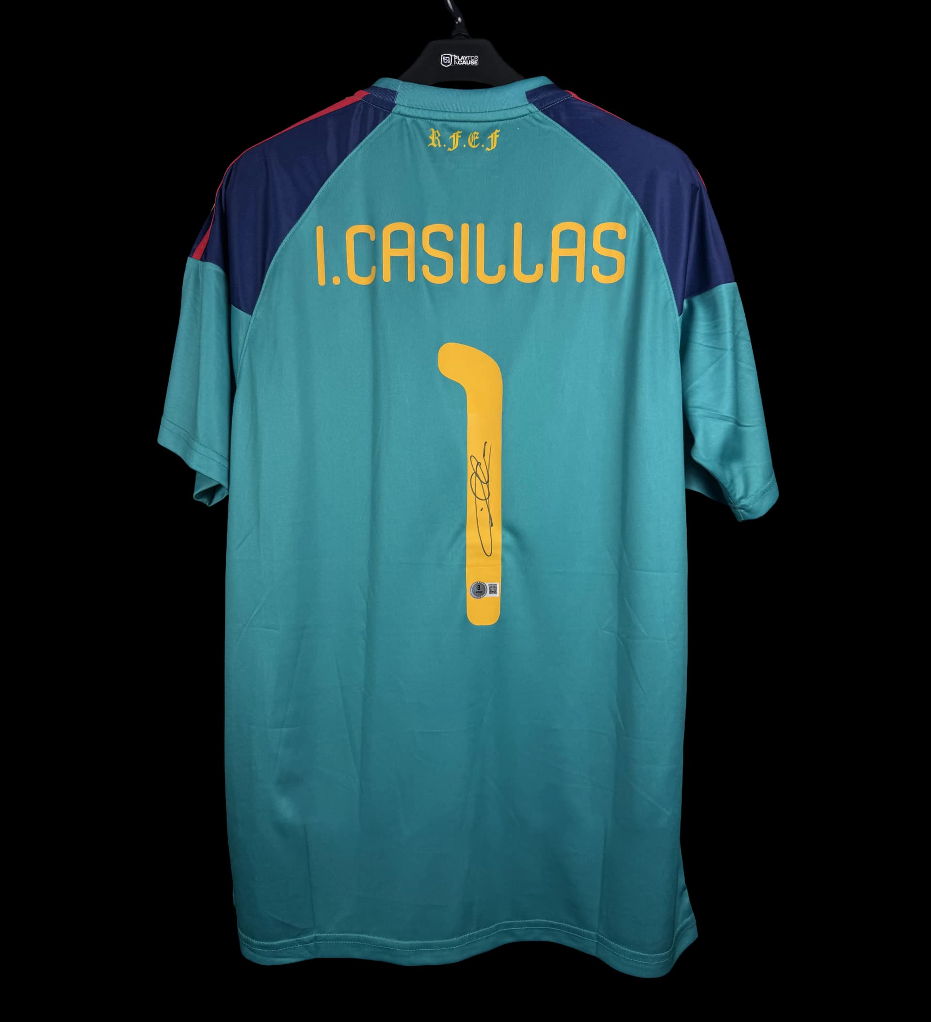 Spain Jersey – Casillas – 2011 Season – Signed by the Star – International Certification — imagem 2 de 2