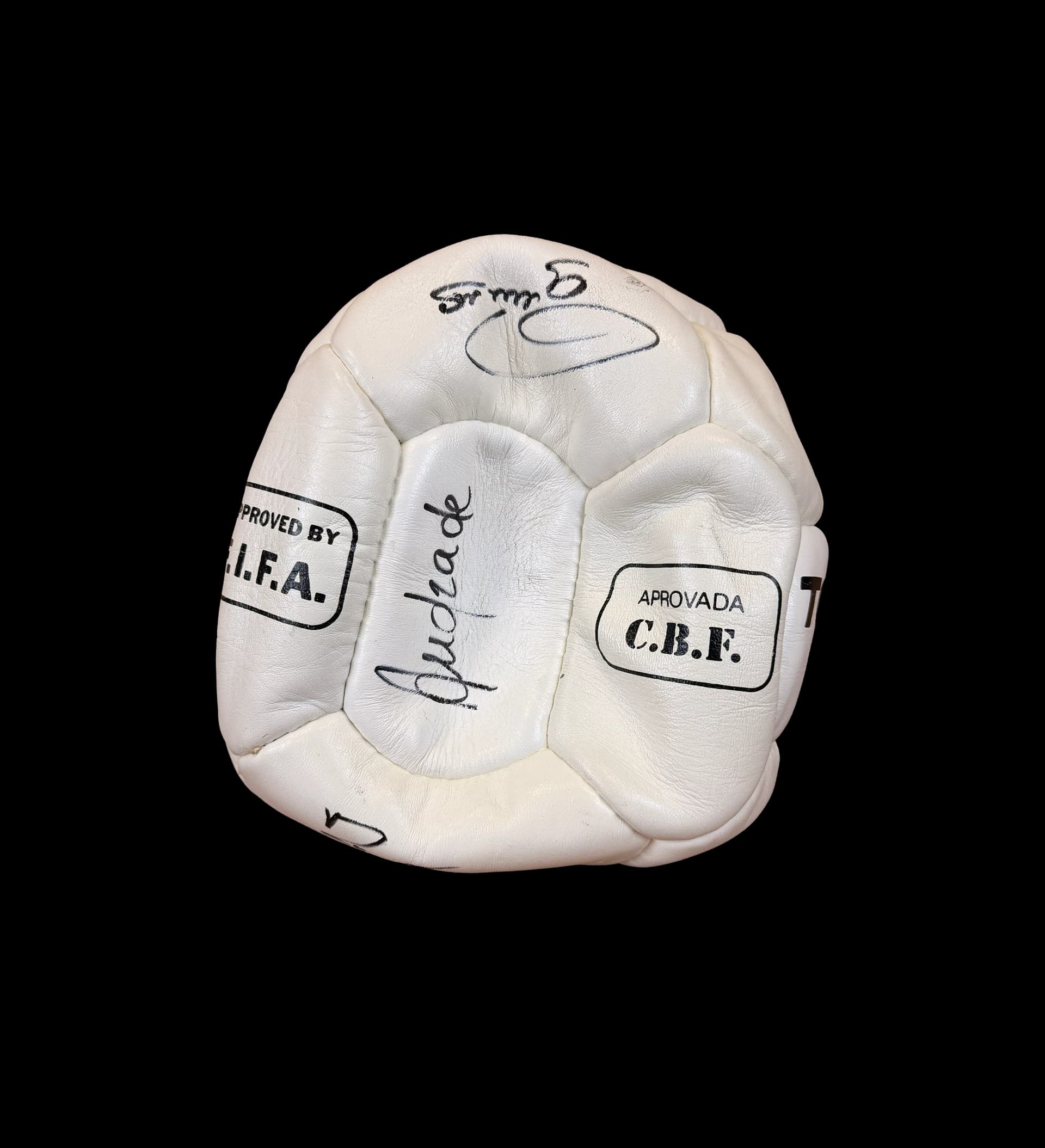 announcements/91bb7baa-532a-4656-aa04-53f18226875d/1786464614053-bola-oficial-topper-brasileiro-1982-2.webp