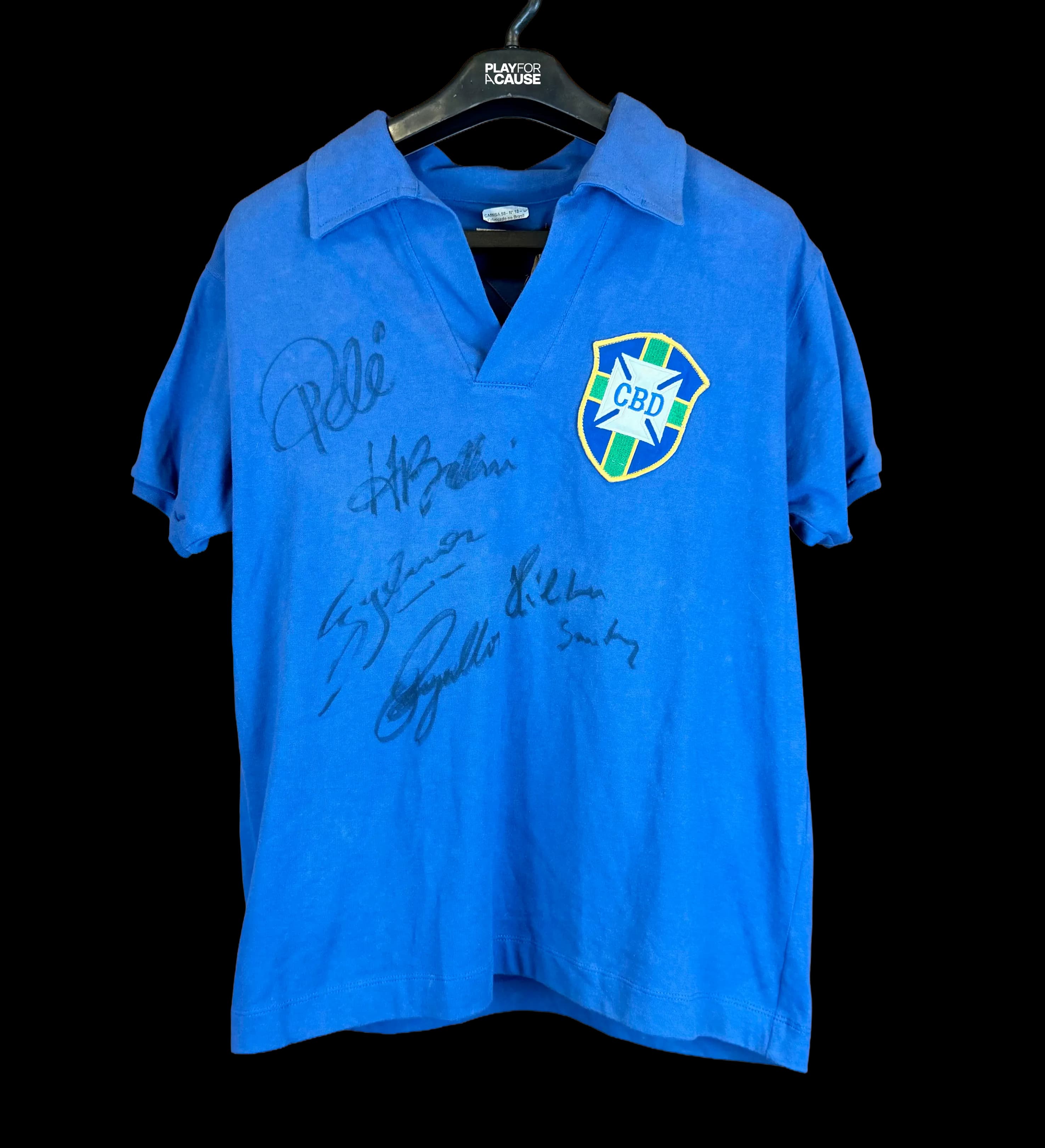 announcements/949b2938-3e64-4a72-96e3-8f54ff35e444/1785345564666-Camisa-Brasil-Mazzola-18-Replica-Copa-1958-Autografada-Pele-Frente.webp