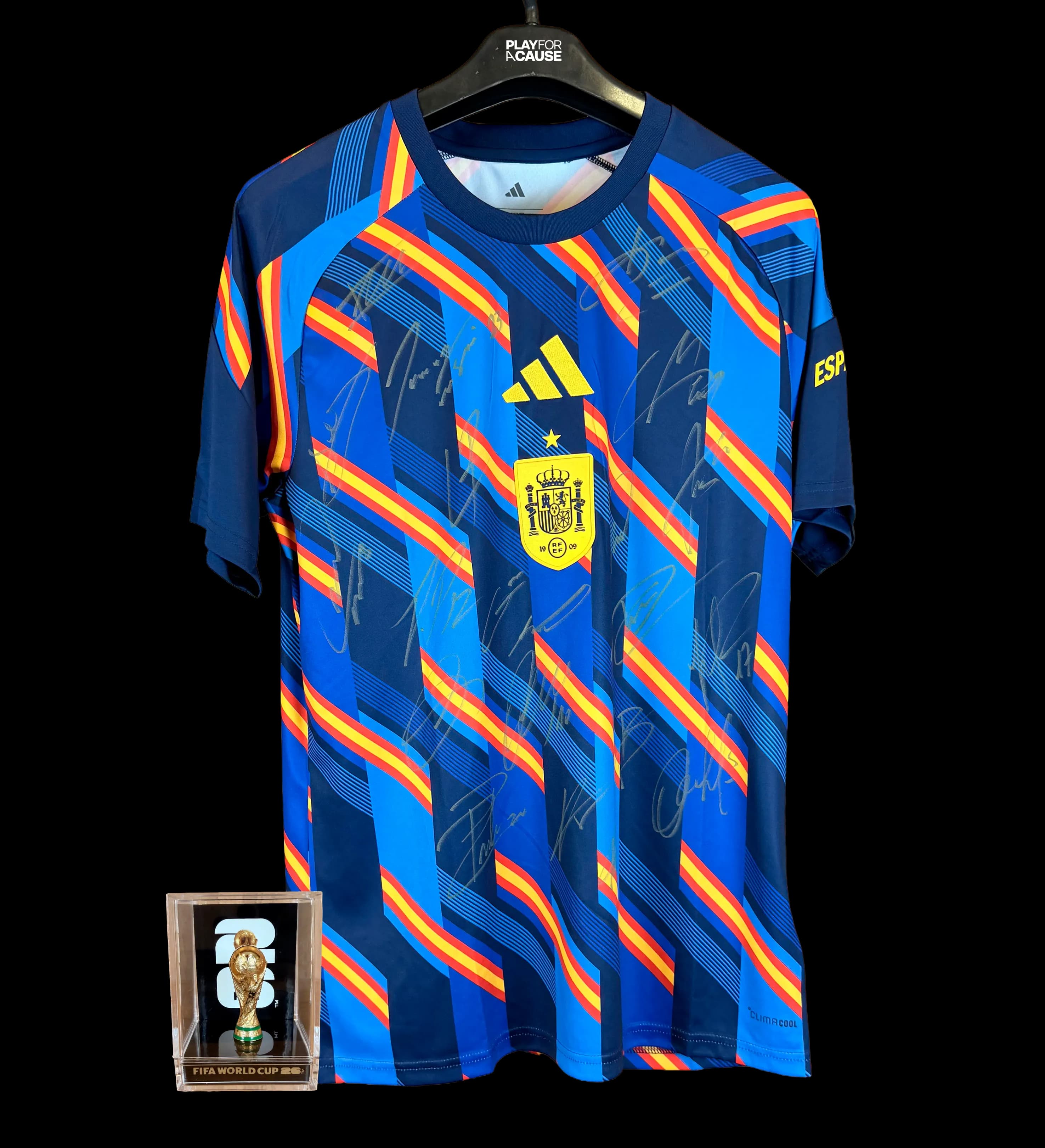 announcements/9deaa2e2-a6e2-46d0-9b2f-1a2ad64684fb/1785366782579-Camisa-Aquecimento-Espanha-Copa-2026-Autografada-Elenco-Campeao-Frente.webp