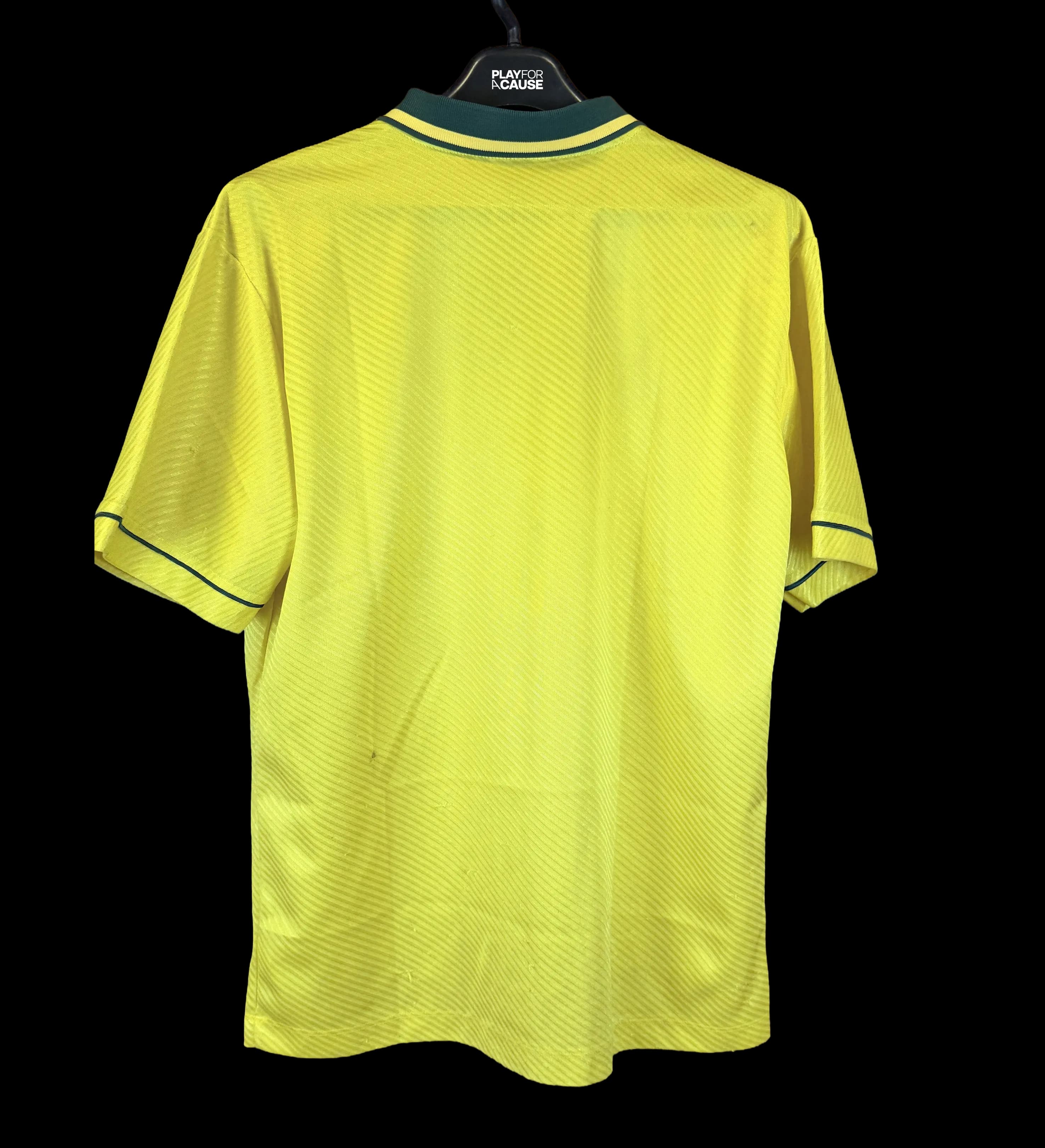announcements/a1933fbb-8a22-41cf-9759-cc950f446541/1785365426203-Camisa-Brasil-1995-Autografada-Elenco-Ronaldo-Costas.webp
