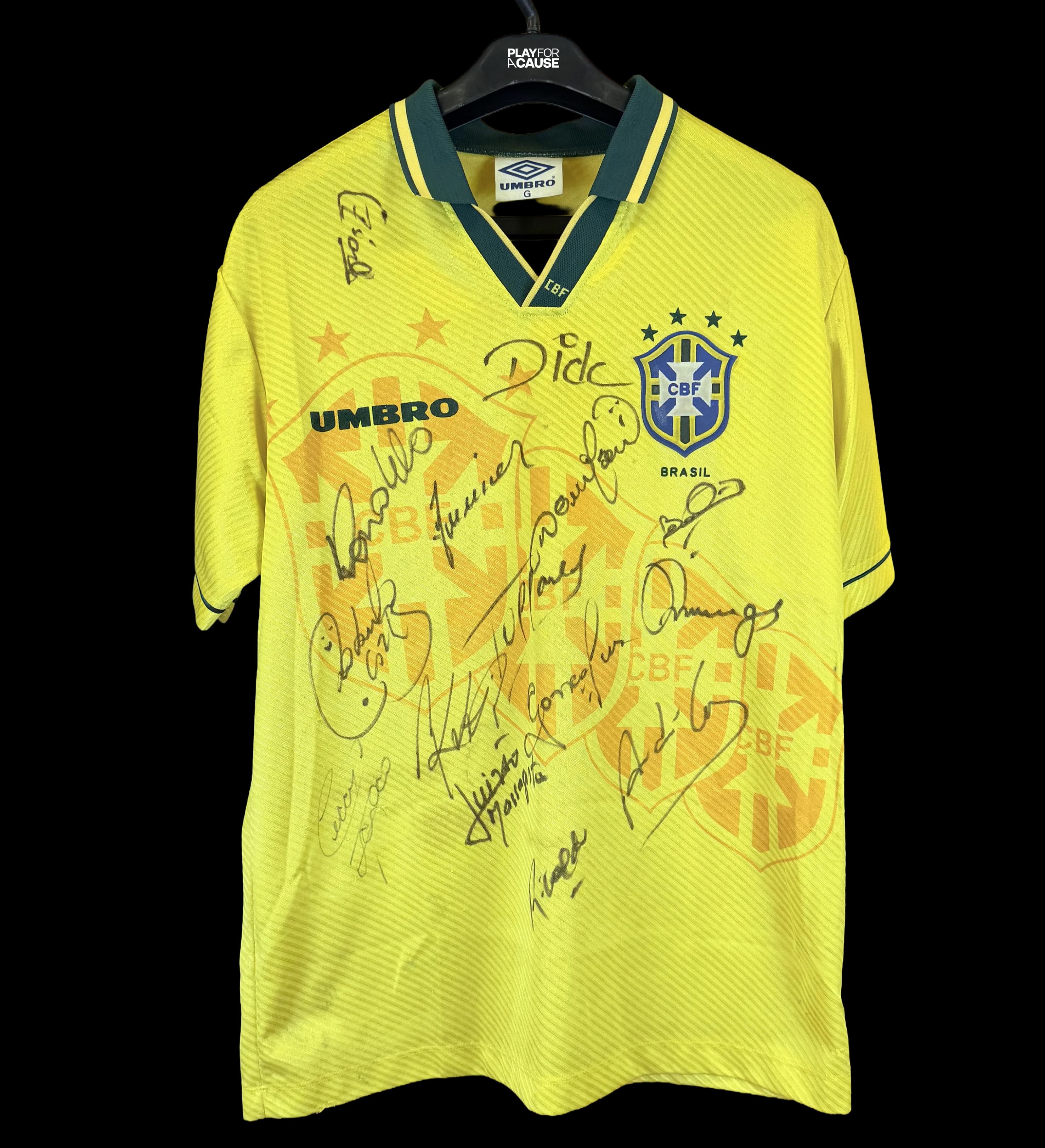 announcements/a1933fbb-8a22-41cf-9759-cc950f446541/1785365426998-Camisa-Brasil-1995-Autografada-Elenco-Ronaldo-Frente.webp
