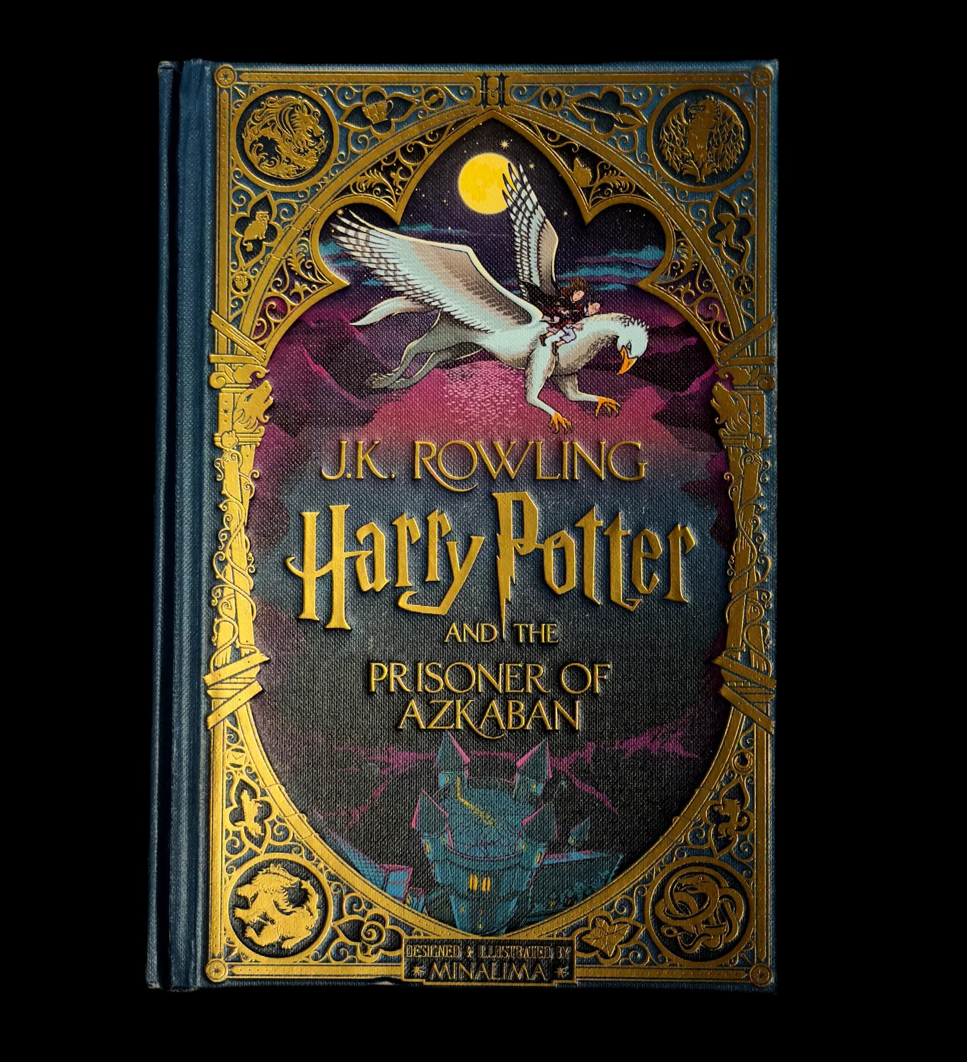 announcements/a1e41979-3658-400c-8598-af700c64b76a/1785118259988-Livro---Harry-Potter-and-the-Prisoner-of-Azkaban---MinaLima-Edition---Autografado-por-Daniel-Radcliffe---Certificação-Internacional-capa.webp
