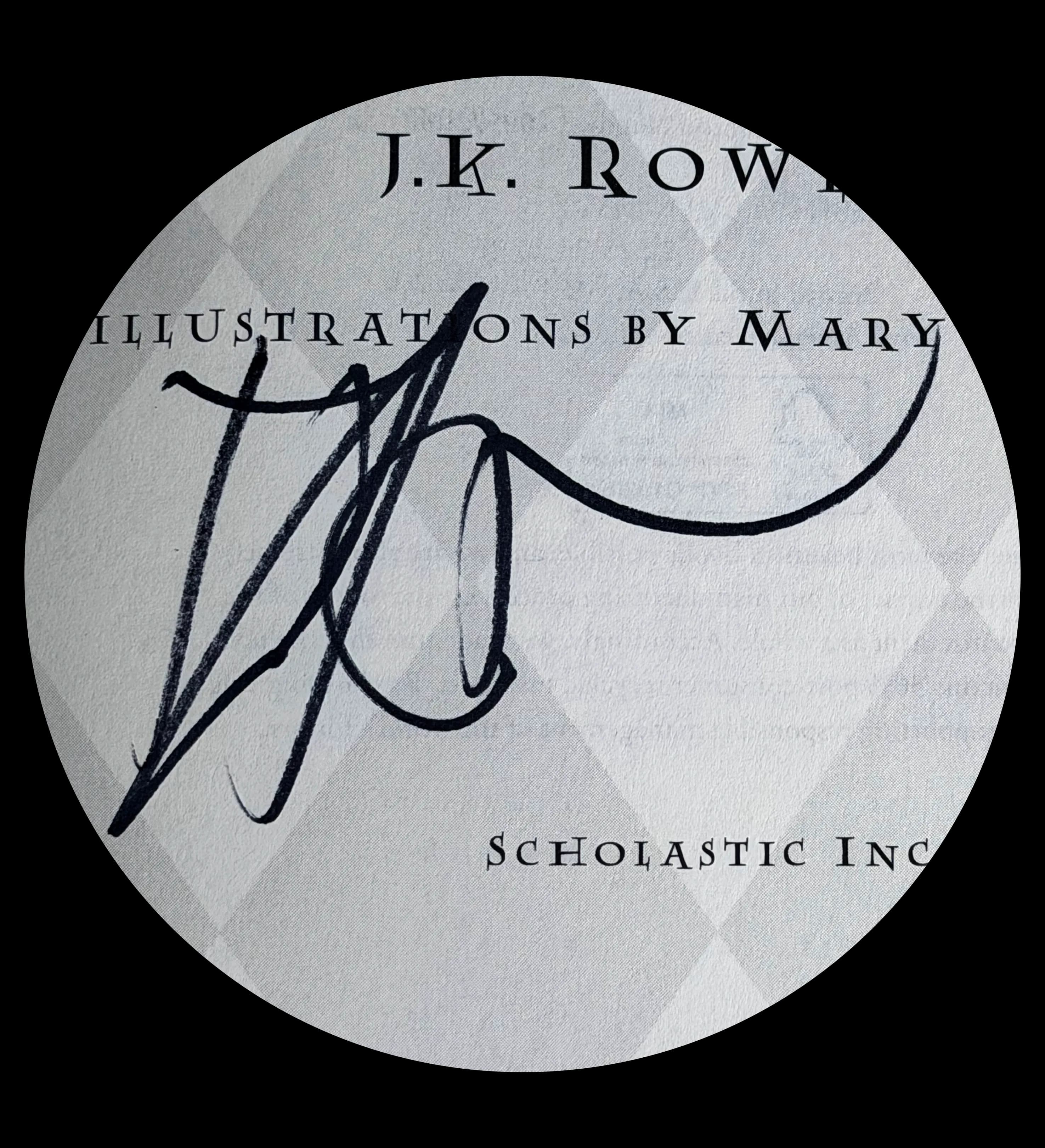 announcements/a2ddcd27-aa56-45d3-bf97-c5a47accd29d/1785117425146-Livro-Harry-Potter-and-the-Half-Blood-Prince---Autografado-por-Daniel-Radcliffe---Certificação-Internacional-assinatura.webp