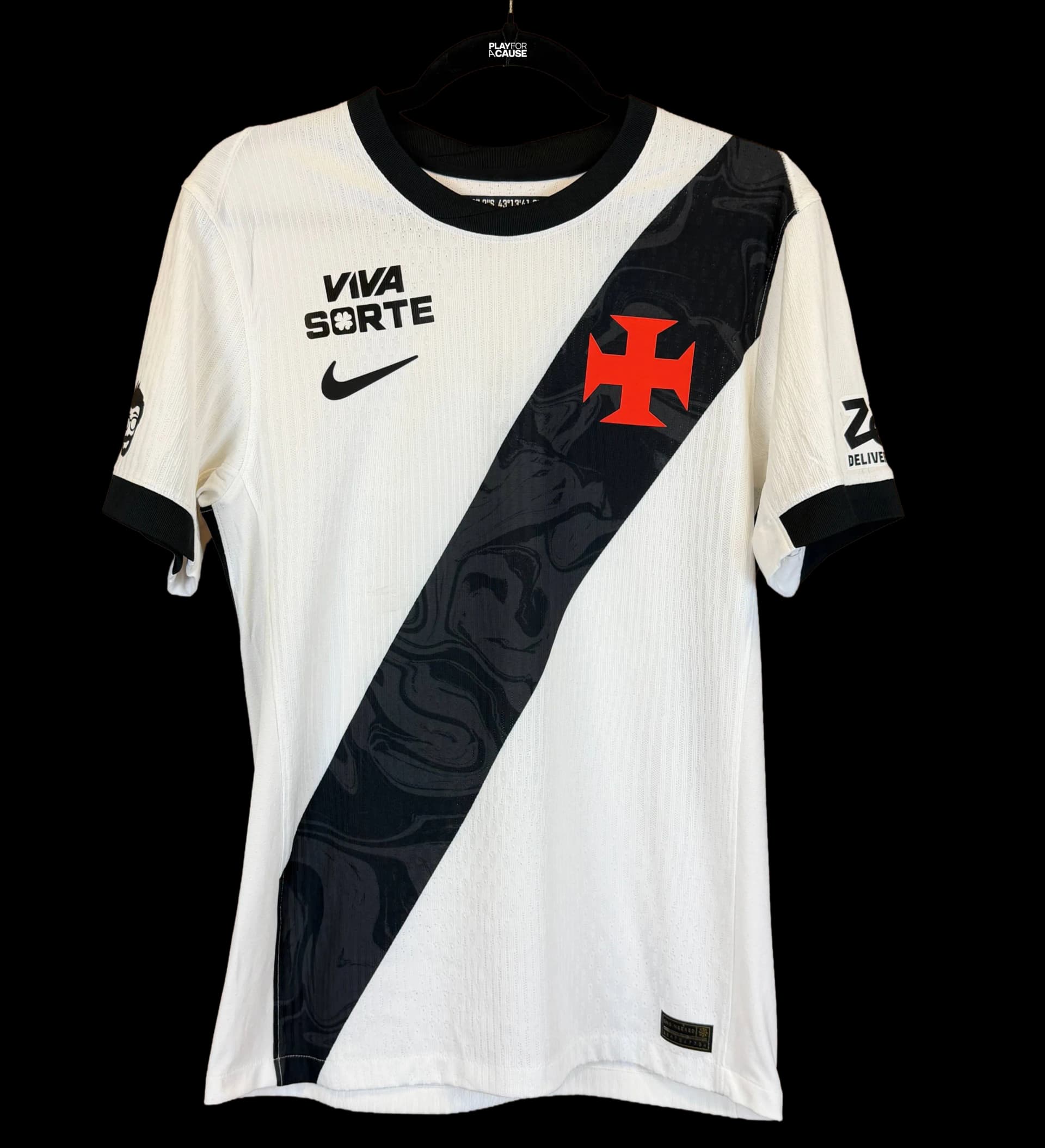 announcements/a76a4ff9-efbe-497b-98dc-5dcfb26bd146/1786392410135-camisa-vasco-marino-hinestroza-preparada-1.webp