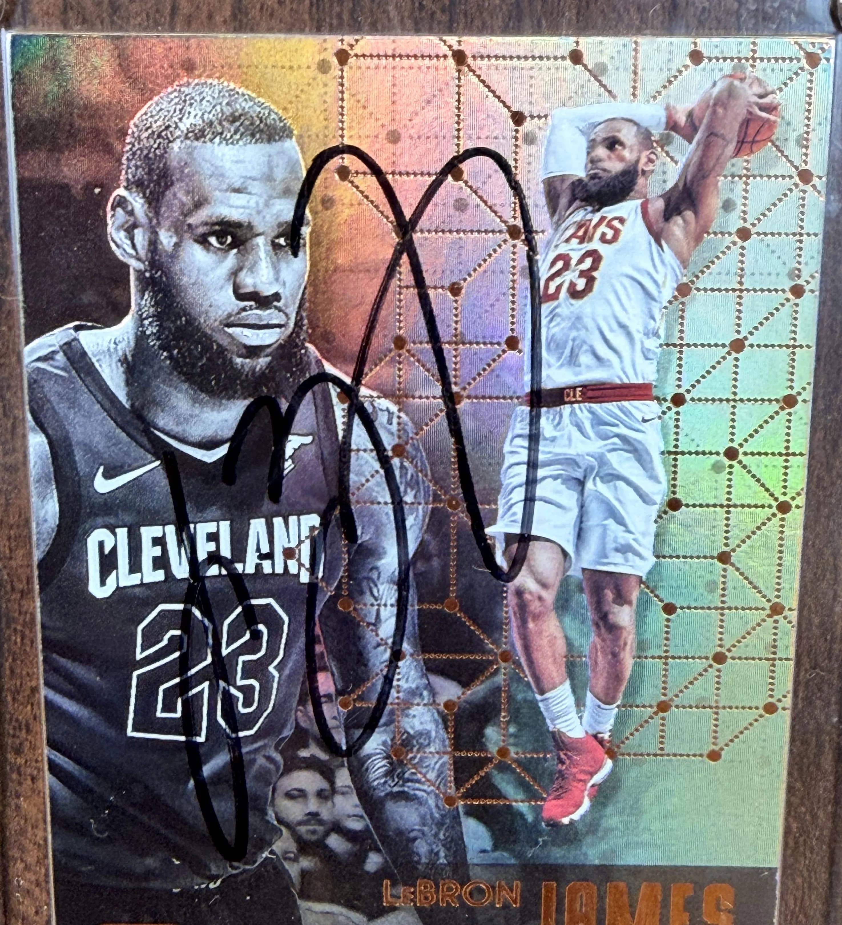 announcements/b2d3617e-a653-4684-a4e3-d823bd63c74c/1785427326699-quadro-16x11-card-78-lebron-james-2018-autografado-3.webp