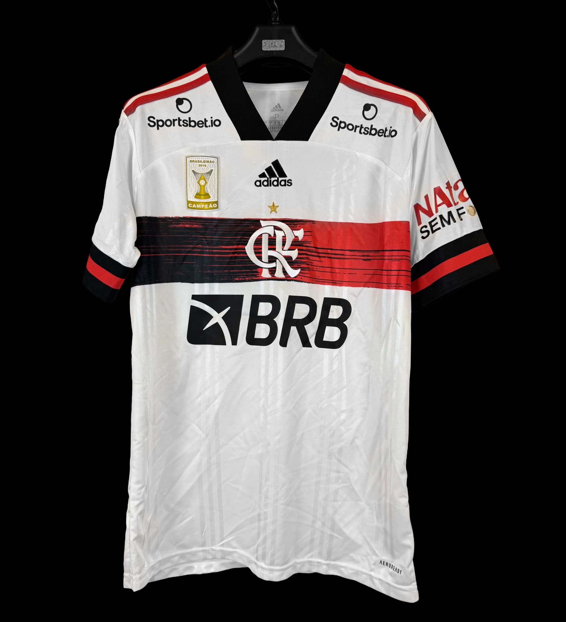 announcements/b2de577a-963d-4e52-8b19-04e75ad44c2d/1786542991548-camisa-flamengo-everton-ribeiro-dia-das-criancas-1.webp