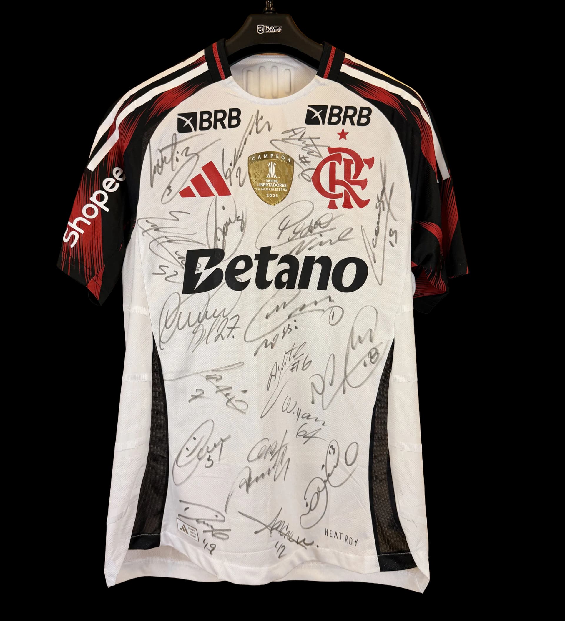 announcements/be425f31-6b35-4f04-9e1a-f6dd25882c12/1786542715497-camisa-flamengo-2026-paqueta-autografada-elenco-1.webp