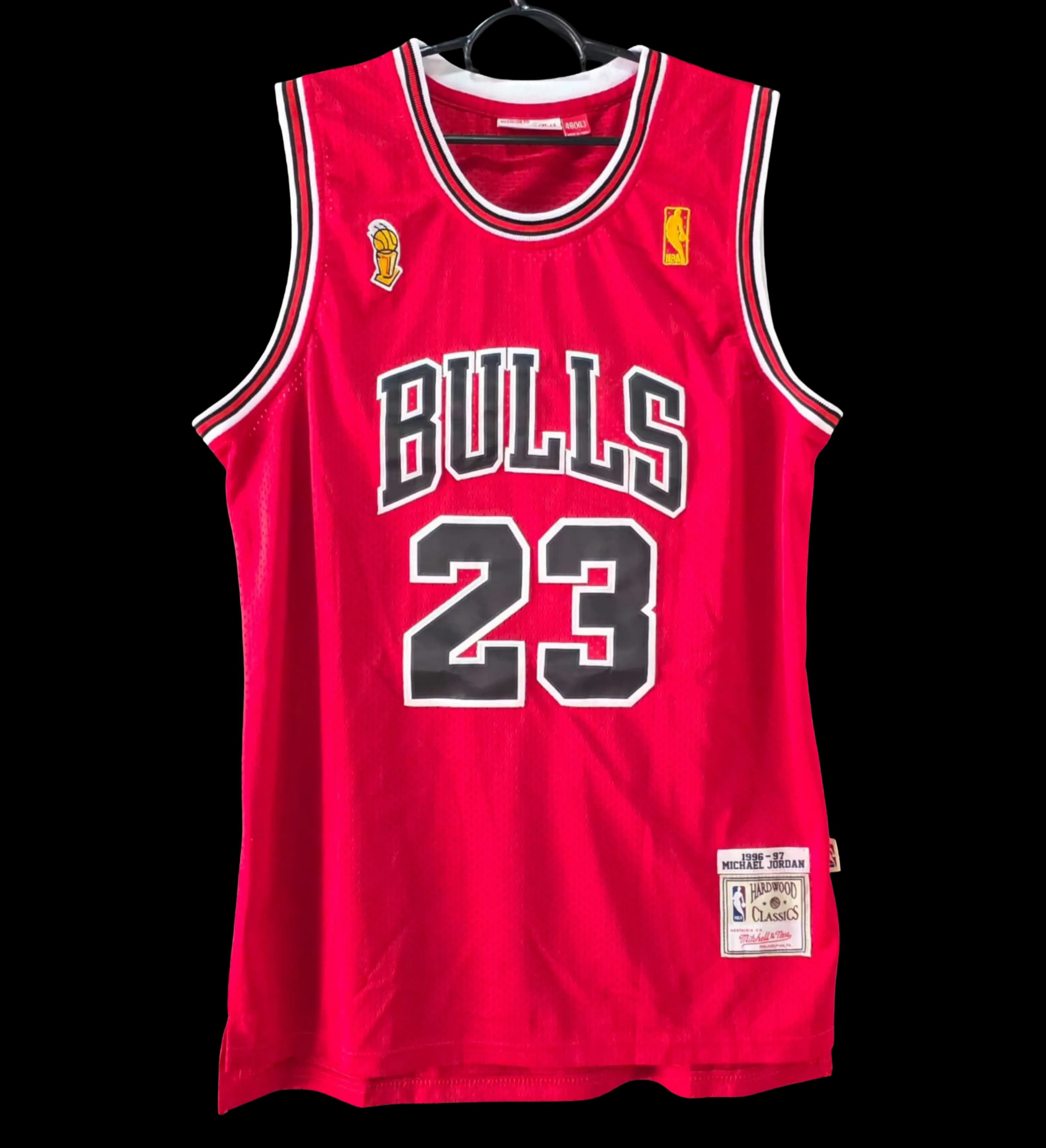 announcements/dc588cf0-4b64-4c48-bf16-93d47d4e91d6/1785425075703-camisa-chicago-bulls-jordan-autografada-1.webp