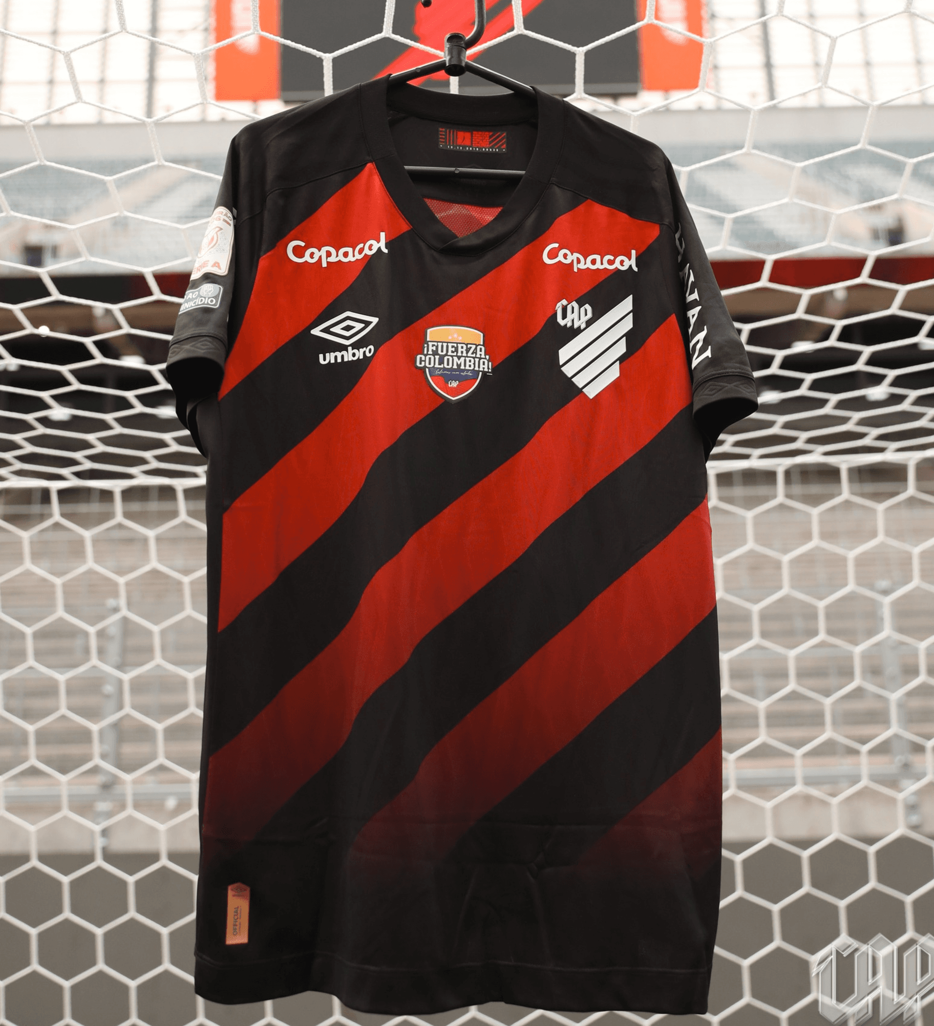 Camisa Athletico PR - Portilla - Patch Fuerza Colômbia - CAP x RBB - Usada e autografada pelo Jogador — imagem 1 de 3