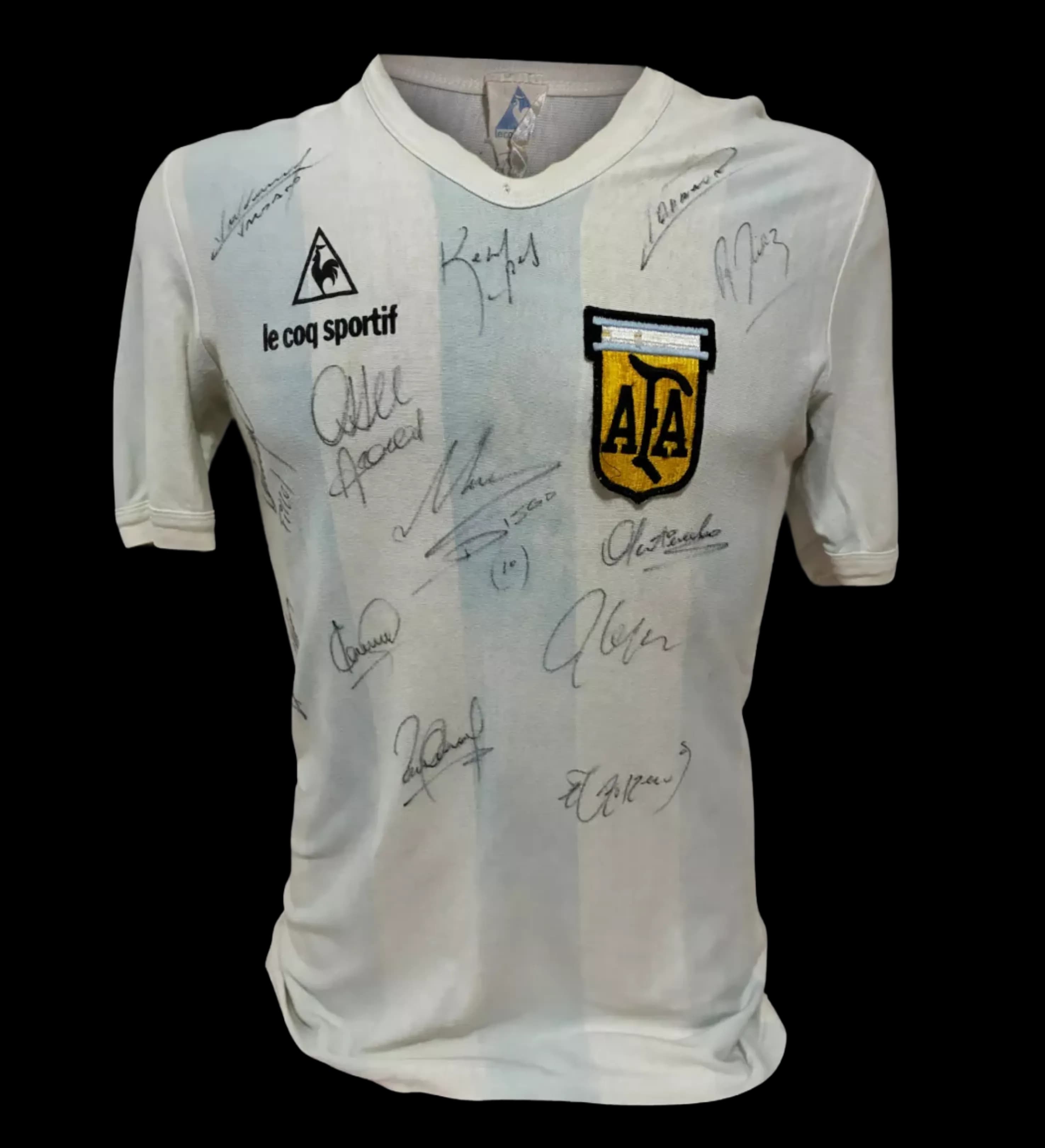 announcements/eb45c6ba-e97f-45ad-b79a-c09834e1eb20/1785348971311-Camisa-Argentina-Daniel-Valencia-13-Autografada-Diego-Maradona-Frente.webp