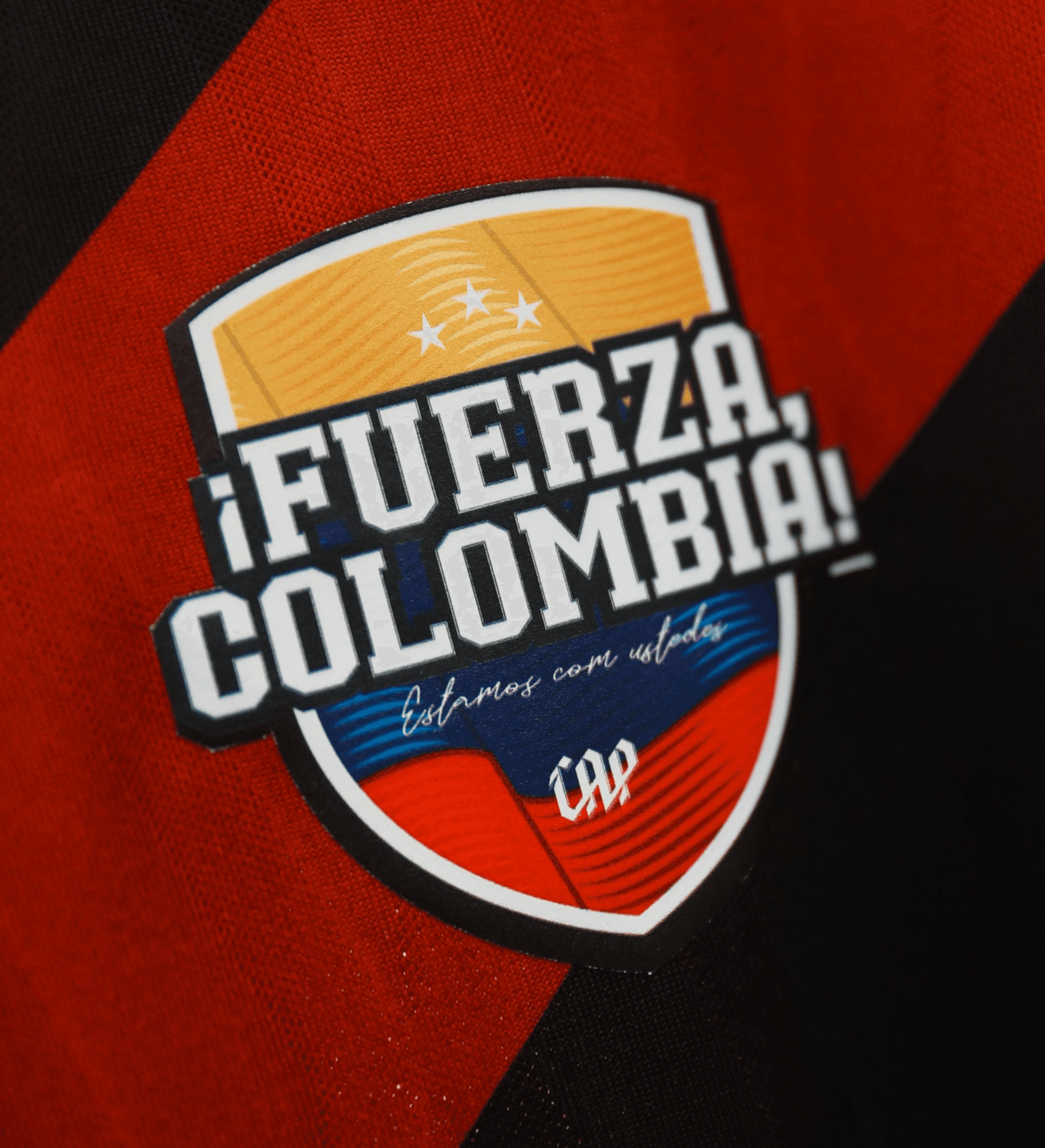 Camisa Athletico PR - Dantas - Patch Fuerza Colômbia - CAP x RBB - Usada e autografada pelo Jogador — imagem 2 de 3