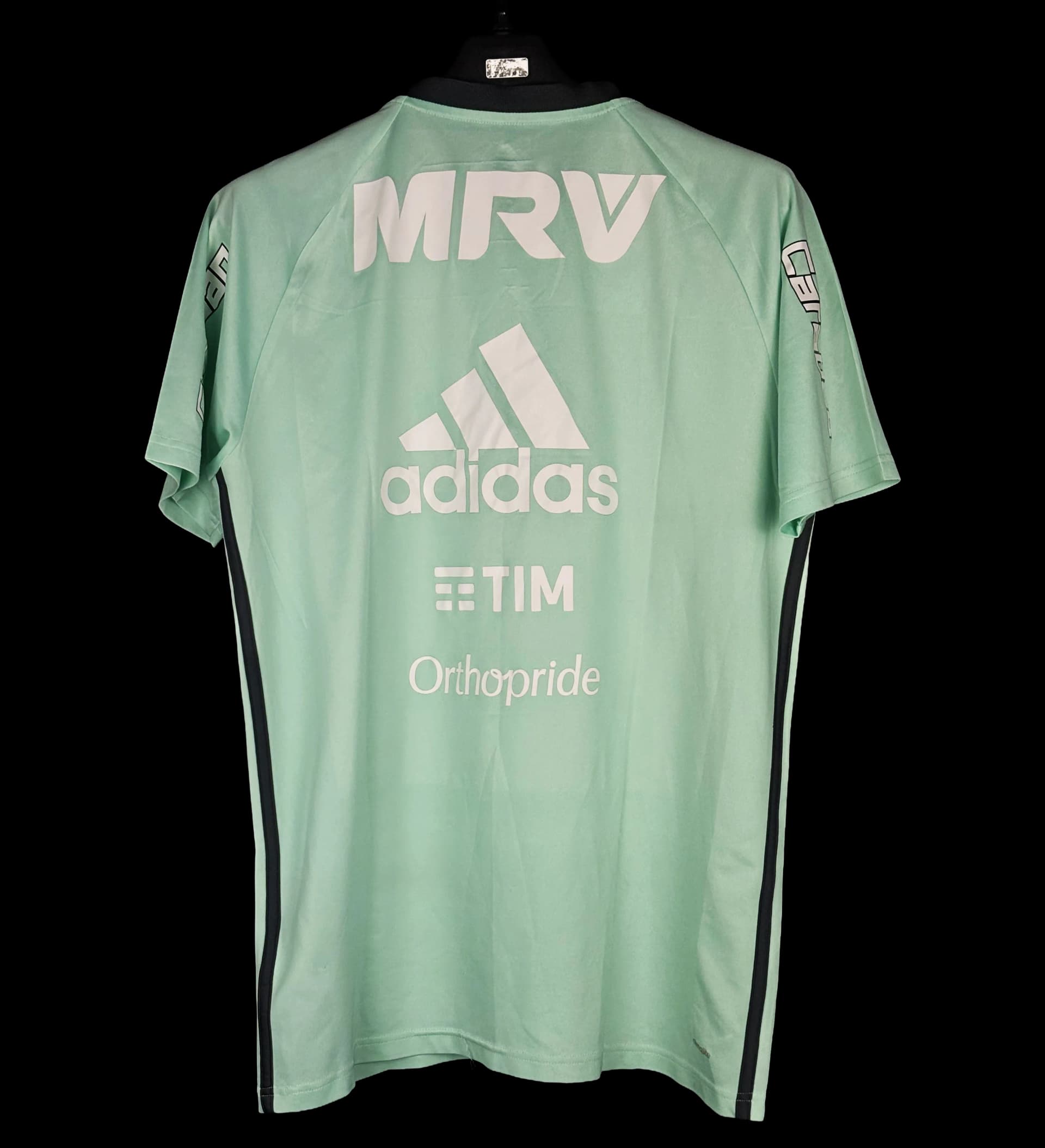 announcements/f82bd4b1-bd1d-459b-bff9-998d987e9ca2/1786127542032-camisa-flamengo-rever-2.webp